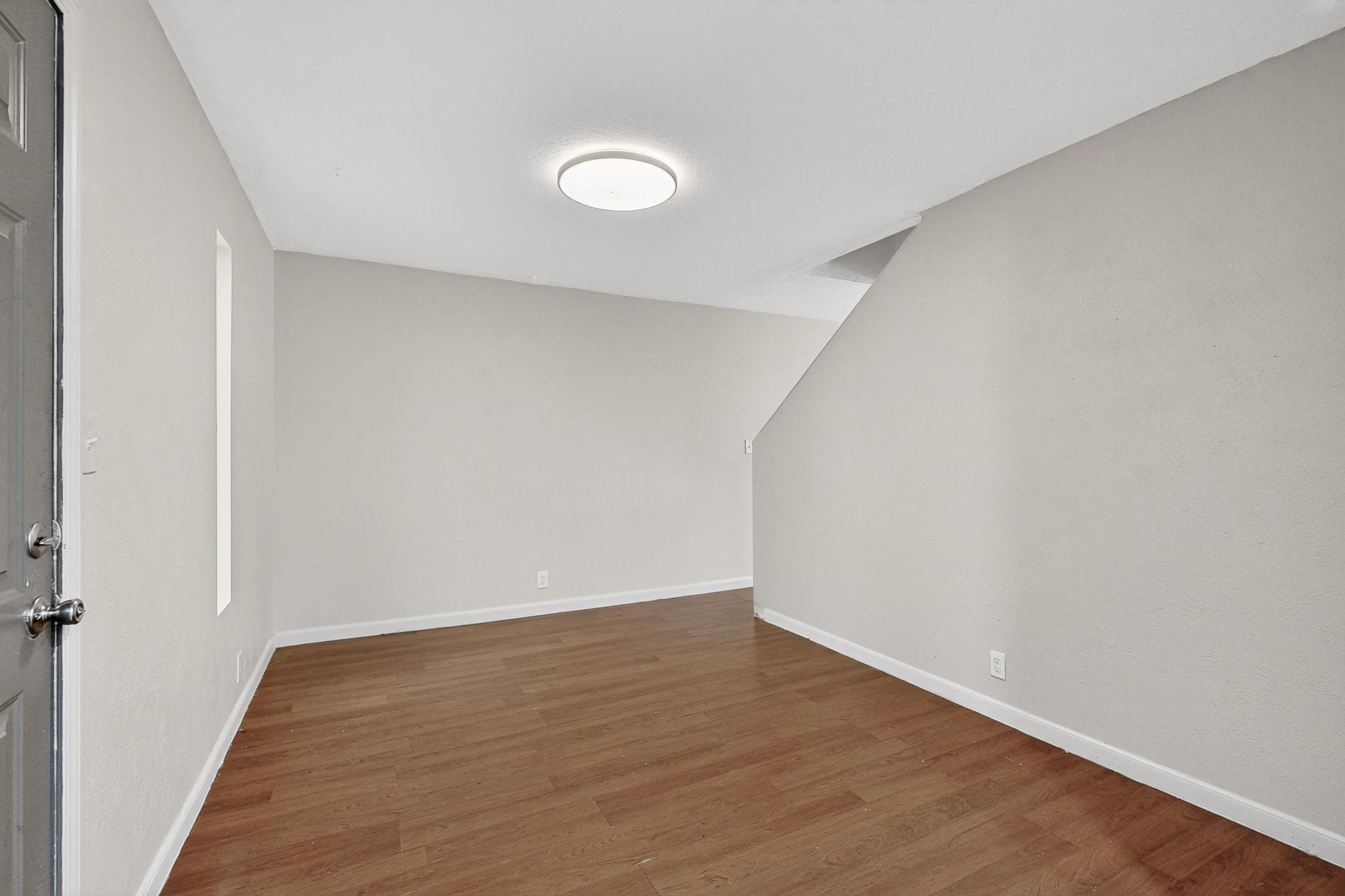 220 Shawnee Court SE