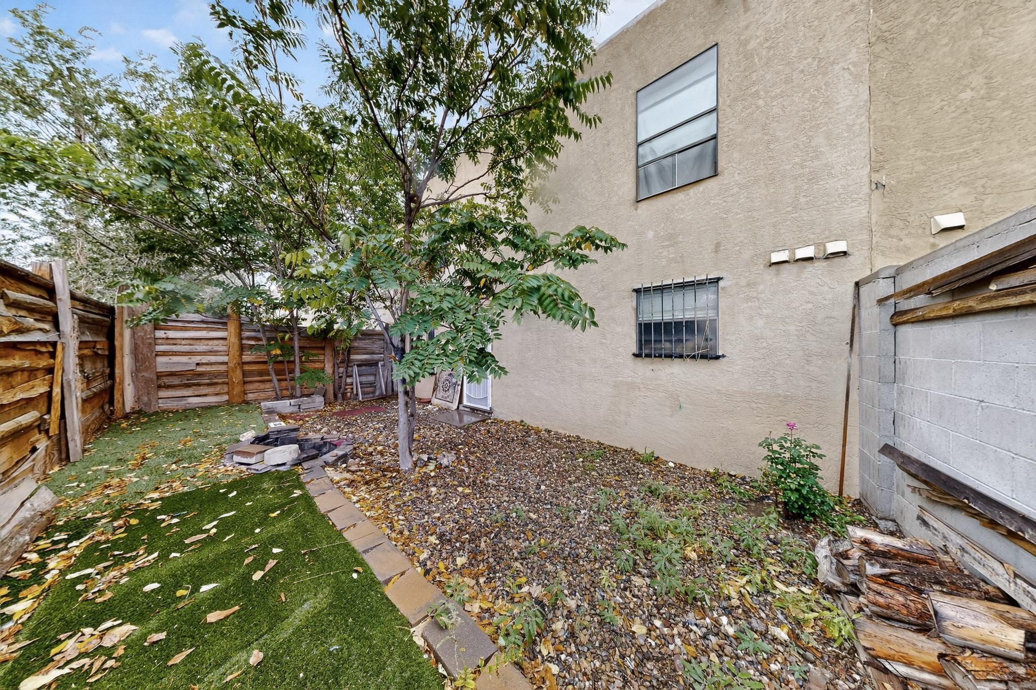 220 Shawnee Court SE