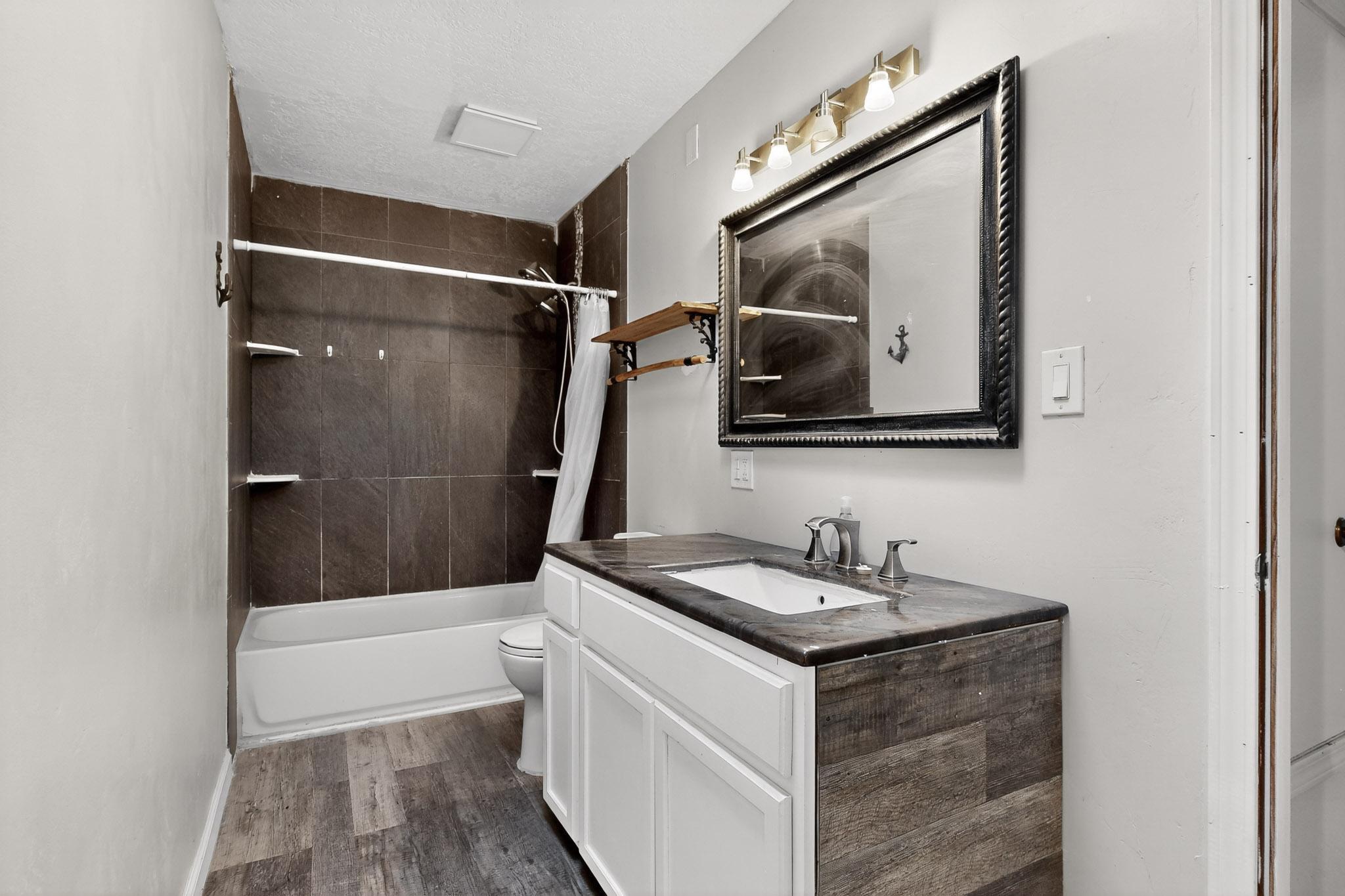 220 Shawnee Court SE