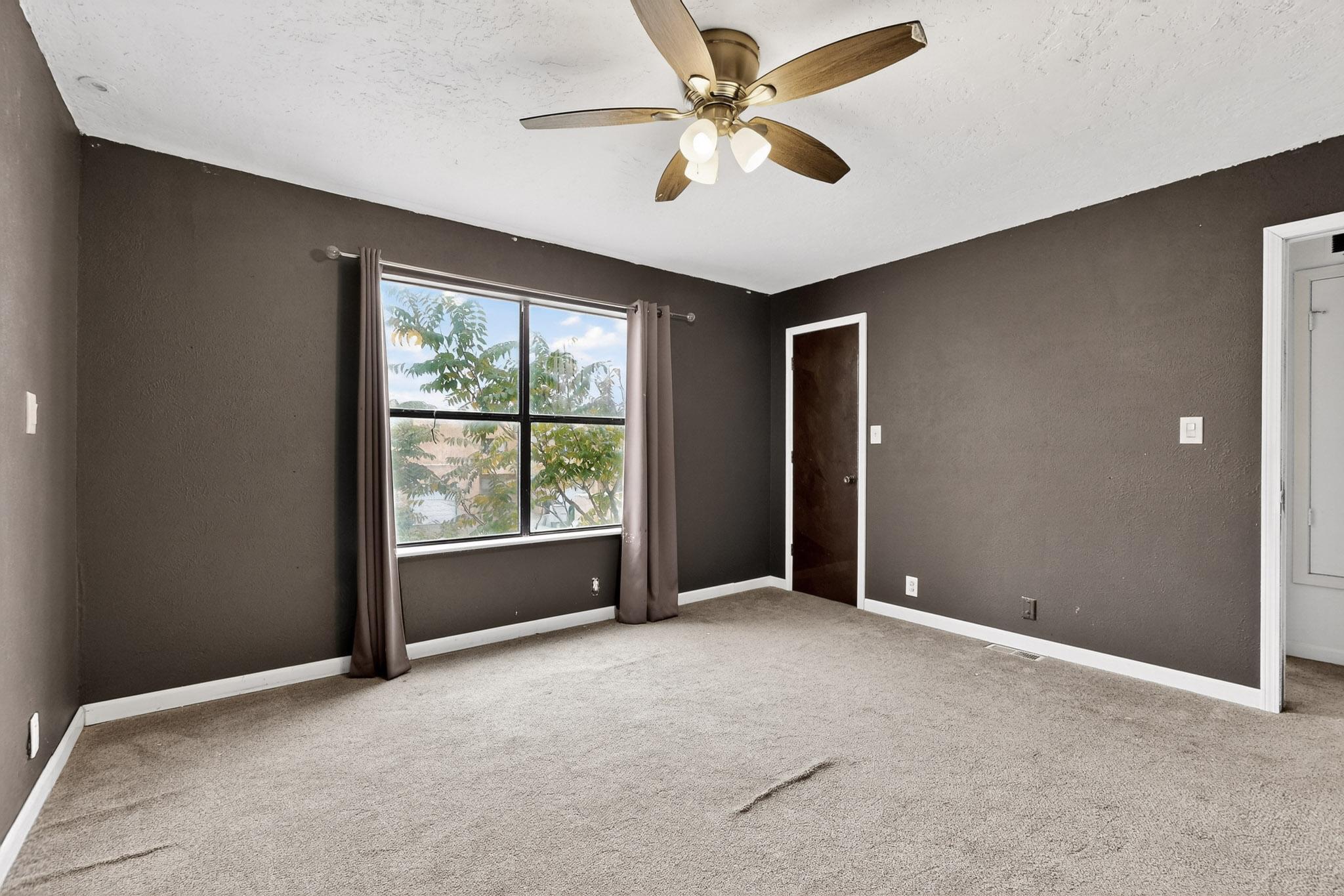 220 Shawnee Court SE