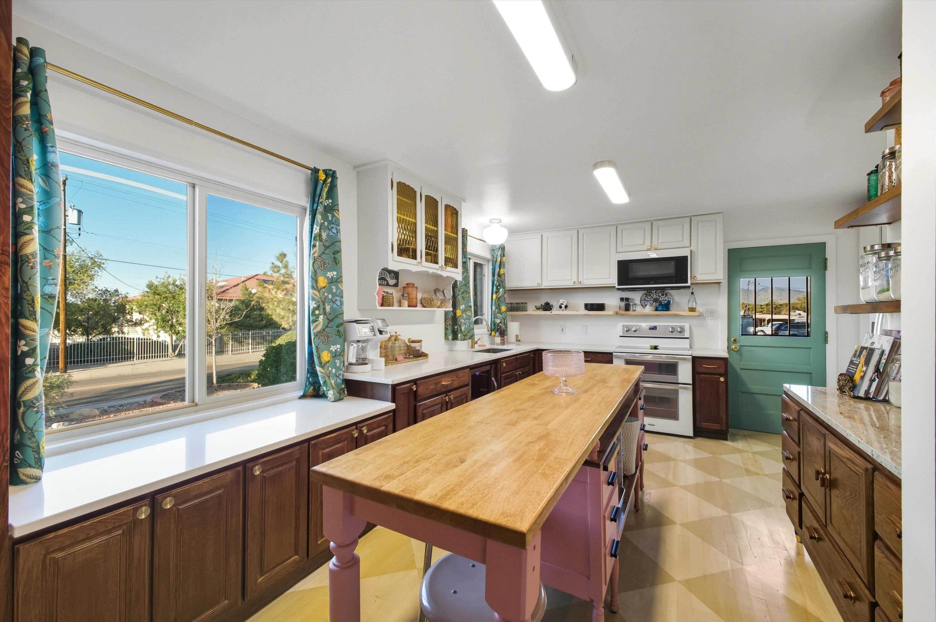 5152 CONSTITUTION Avenue NE