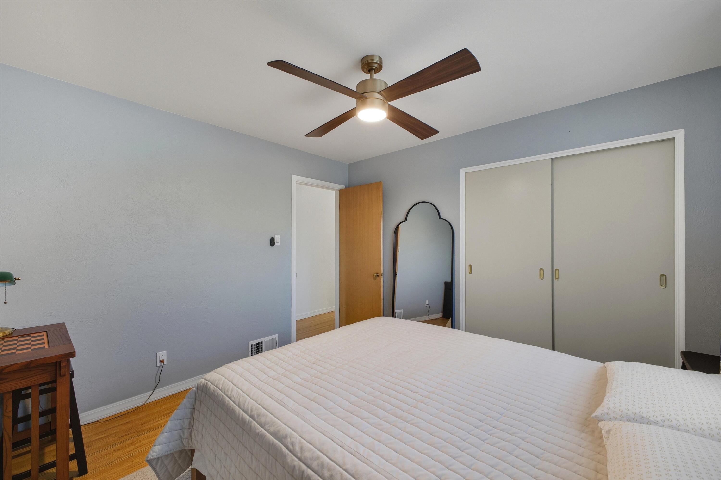 5152 CONSTITUTION Avenue NE