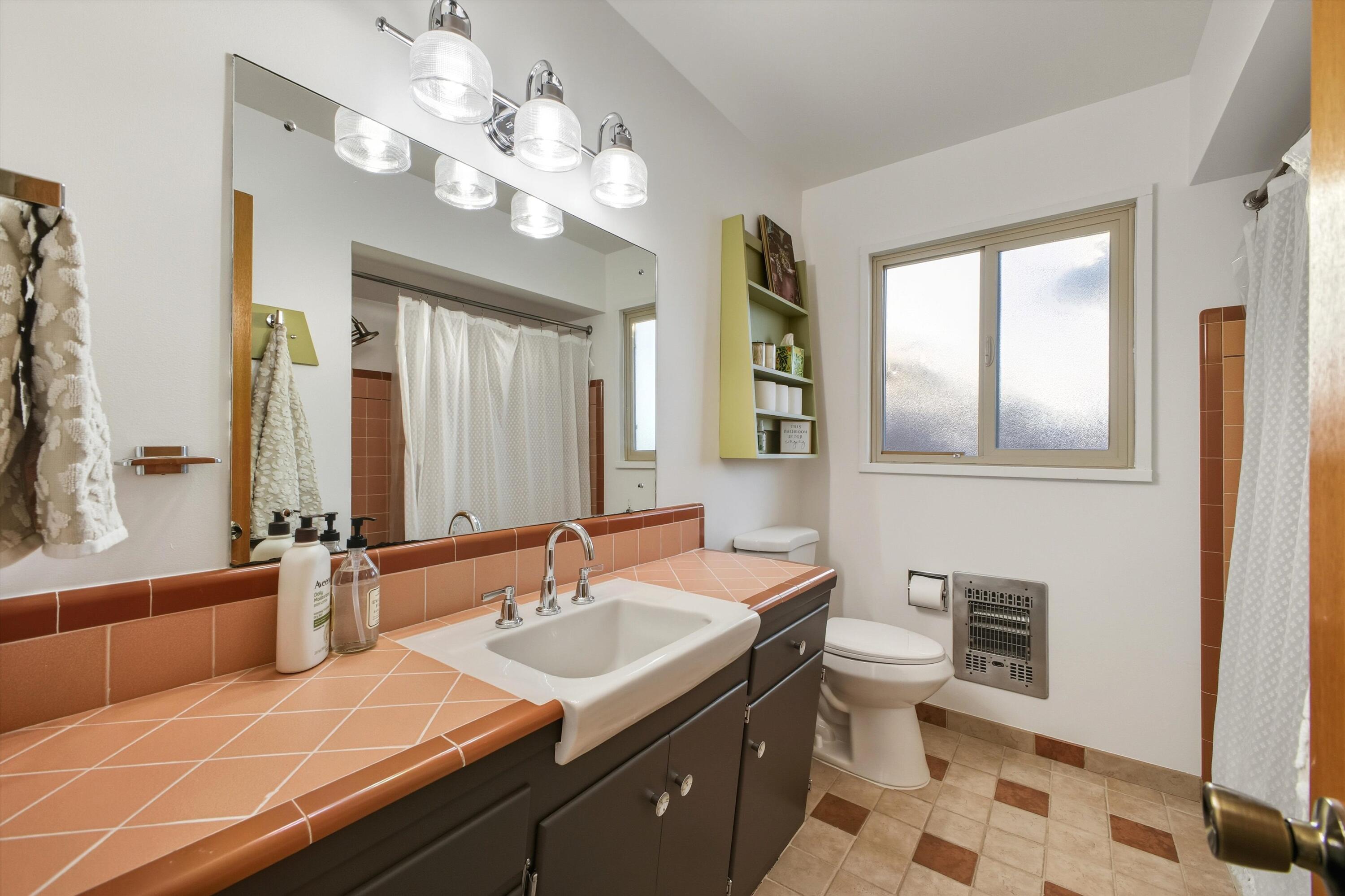 5152 CONSTITUTION Avenue NE