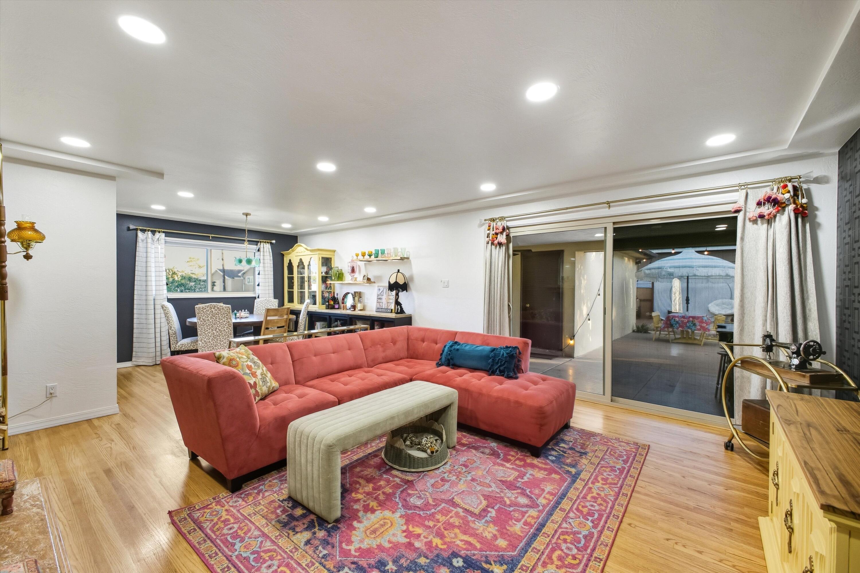 5152 CONSTITUTION Avenue NE