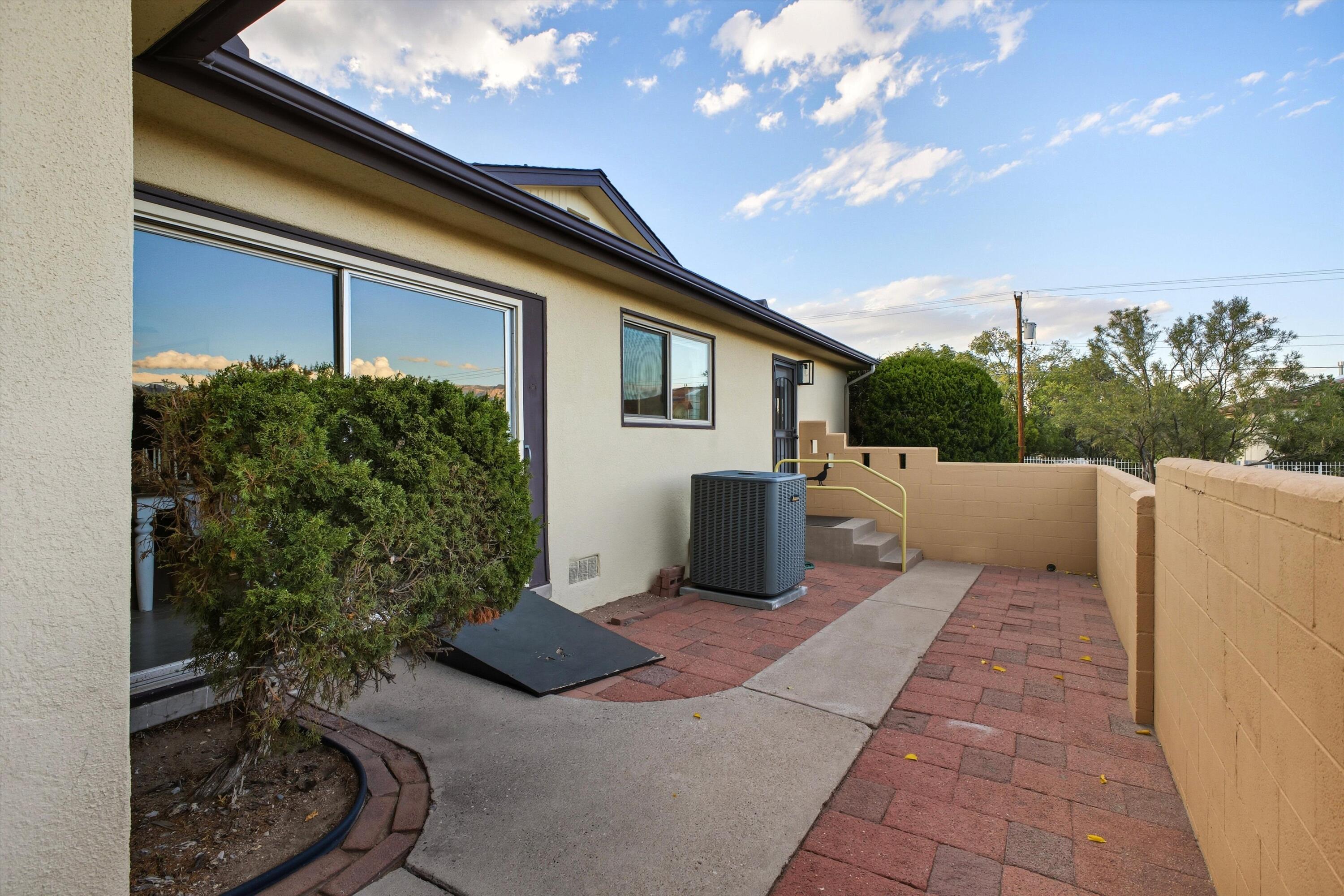 5152 CONSTITUTION Avenue NE