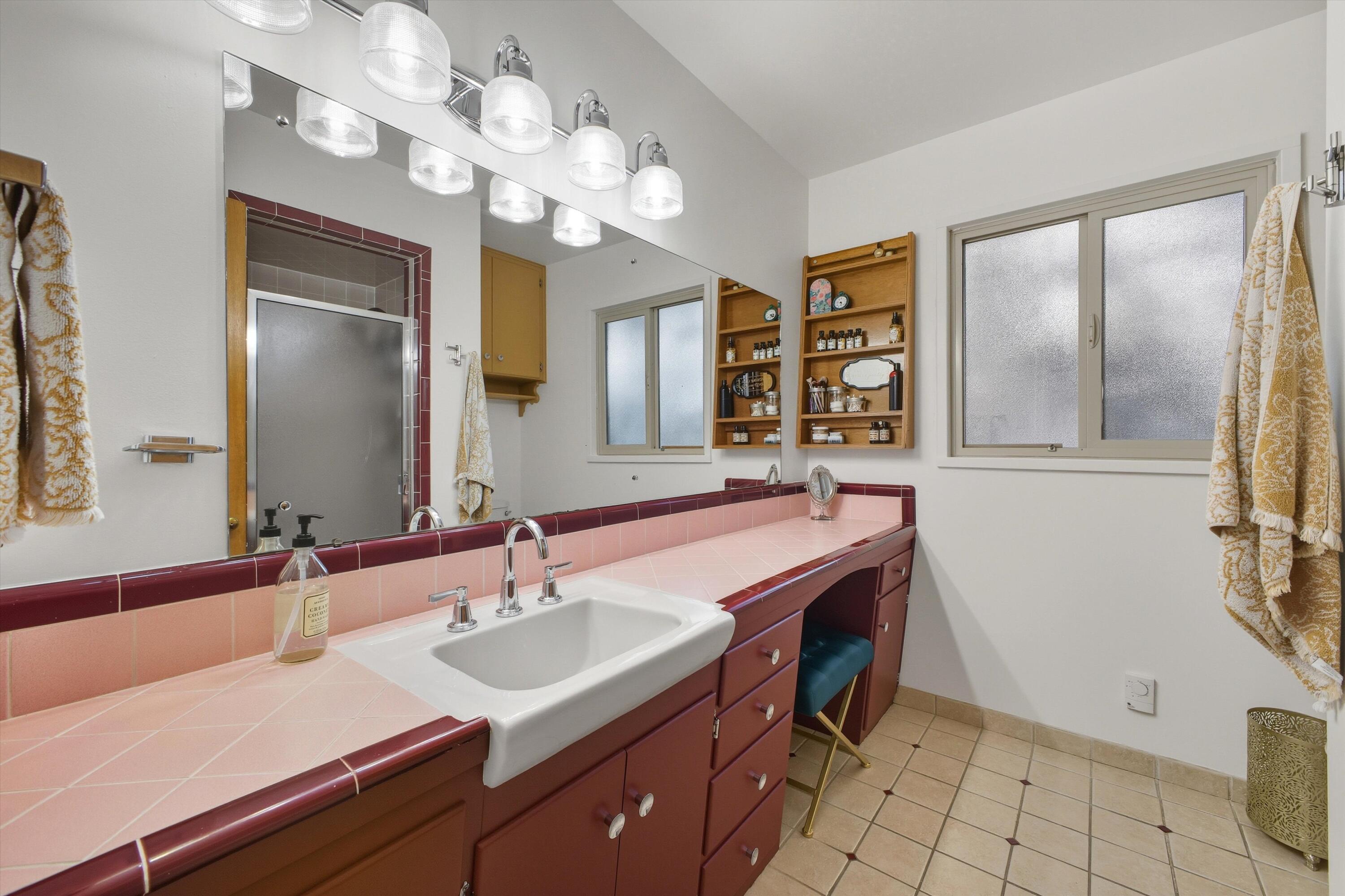 5152 CONSTITUTION Avenue NE