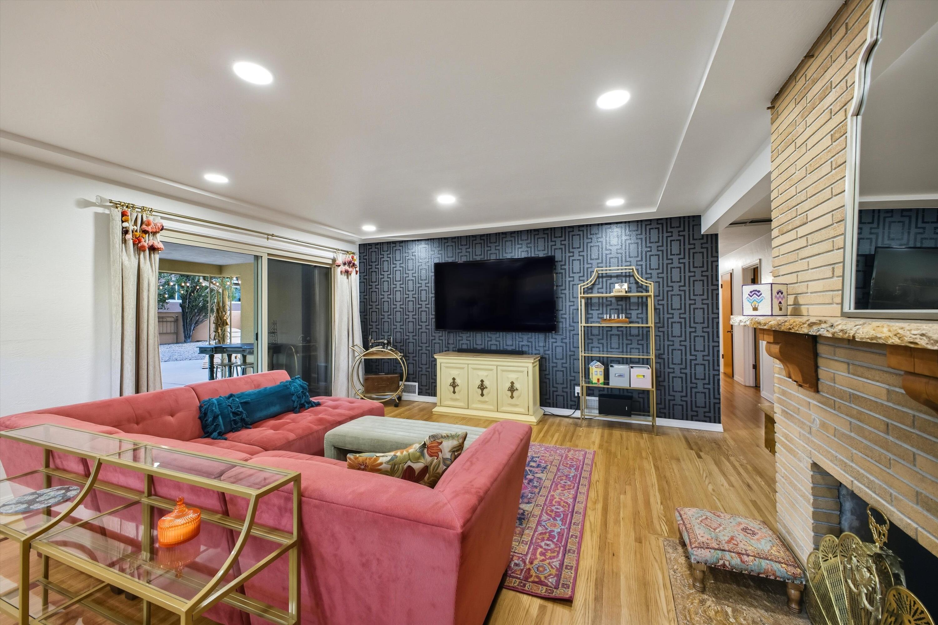 5152 CONSTITUTION Avenue NE