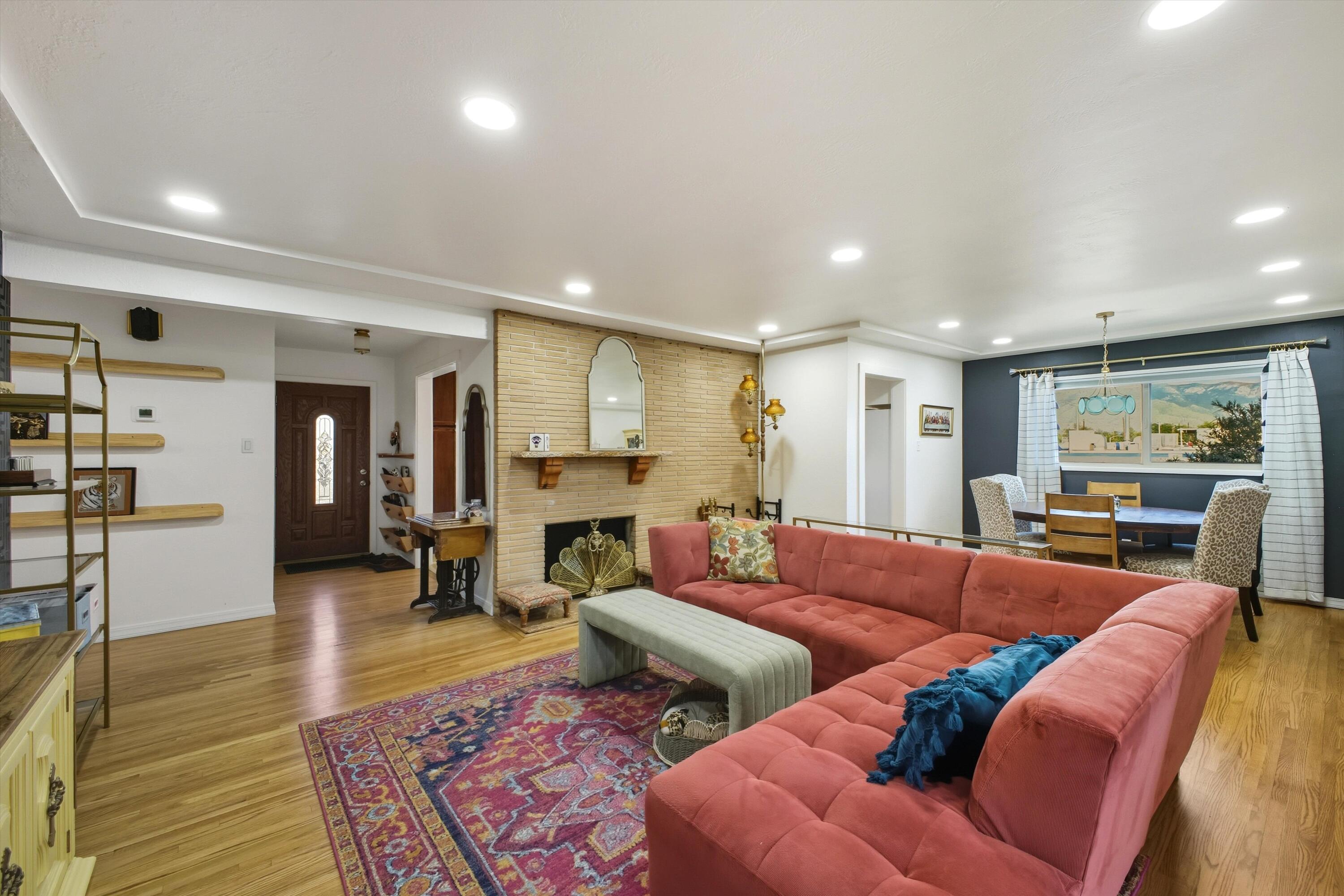 5152 CONSTITUTION Avenue NE