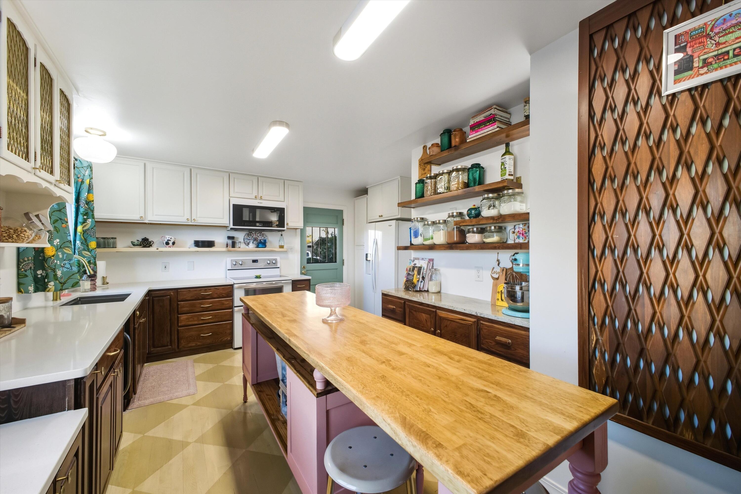 5152 CONSTITUTION Avenue NE