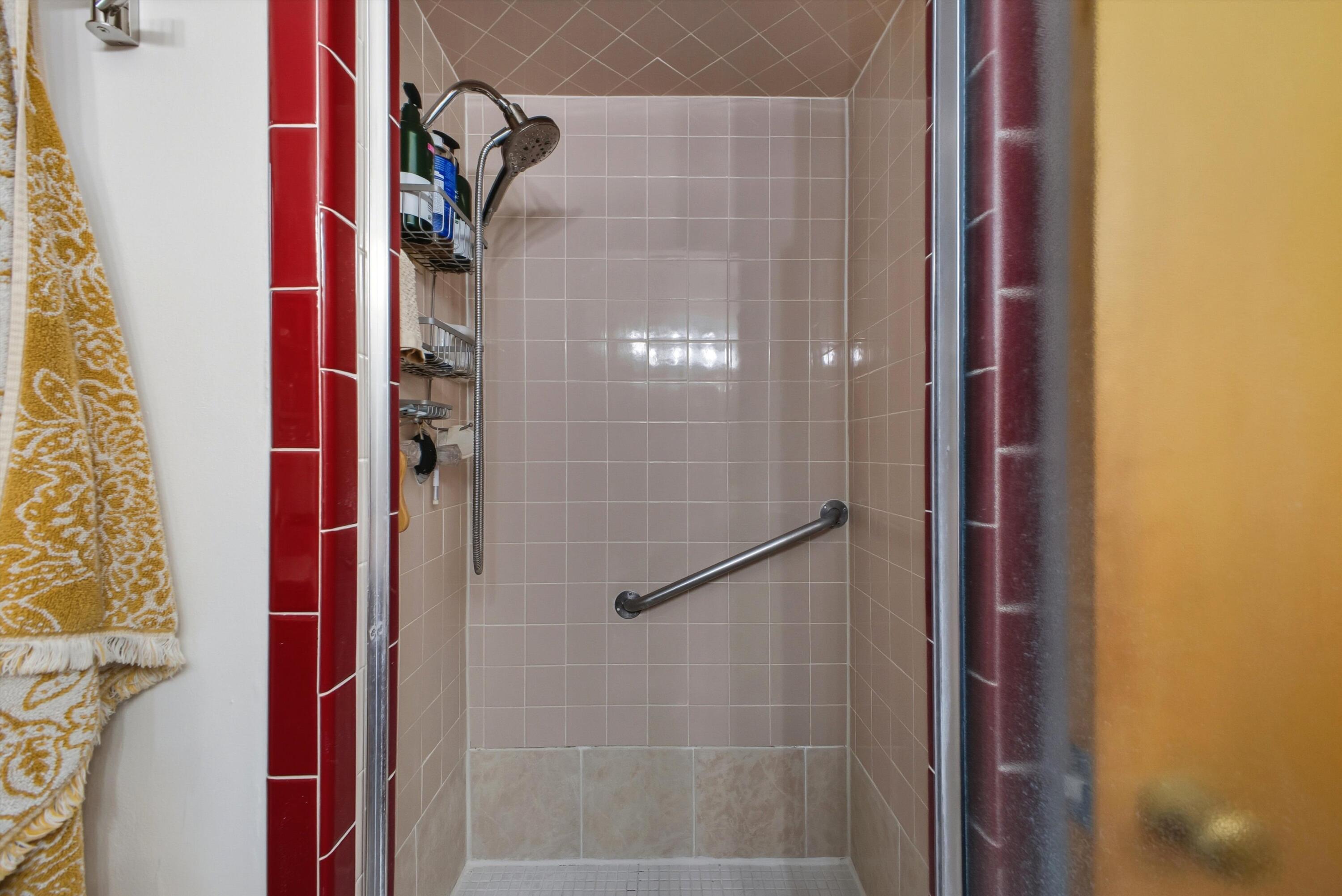 5152 CONSTITUTION Avenue NE