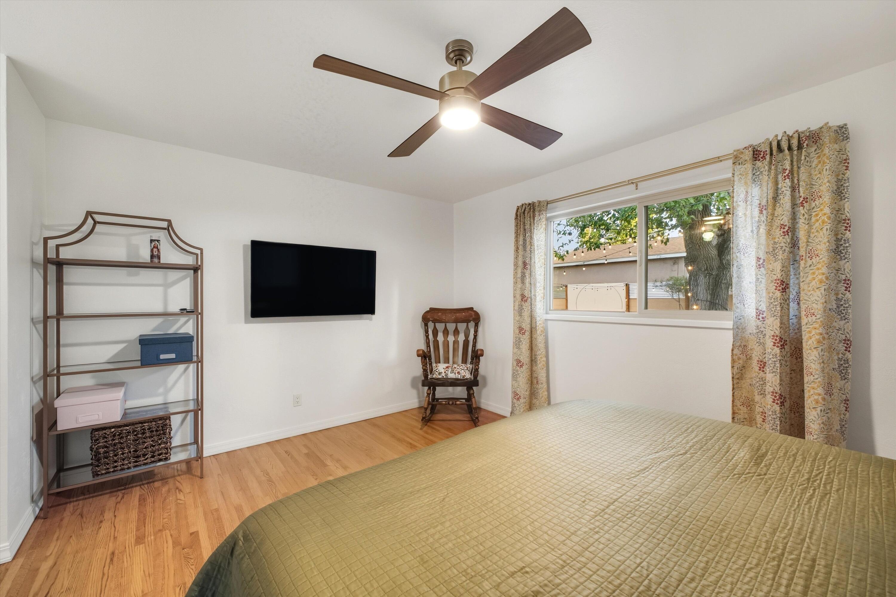 5152 CONSTITUTION Avenue NE