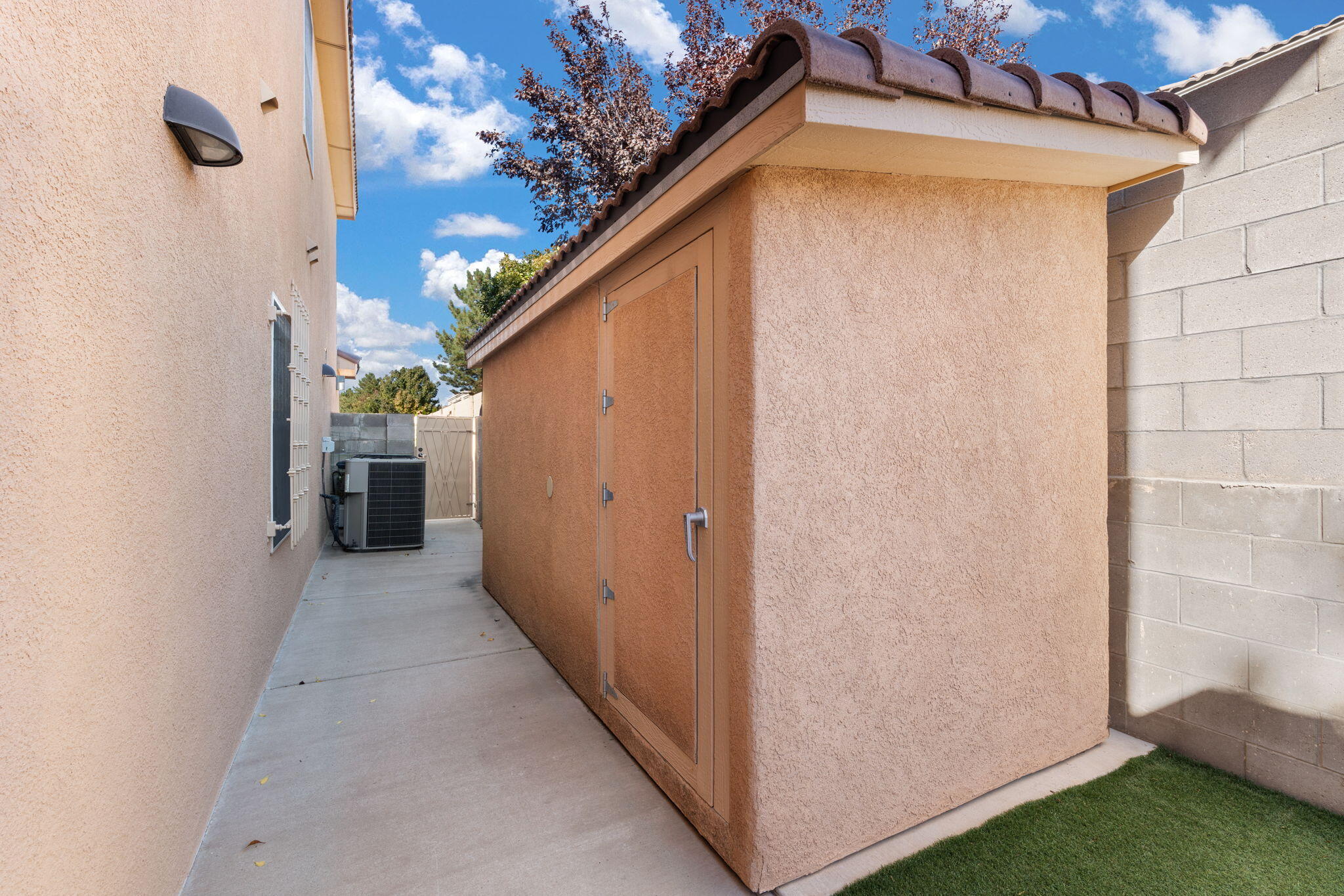 9244 Bluewood Lane NE