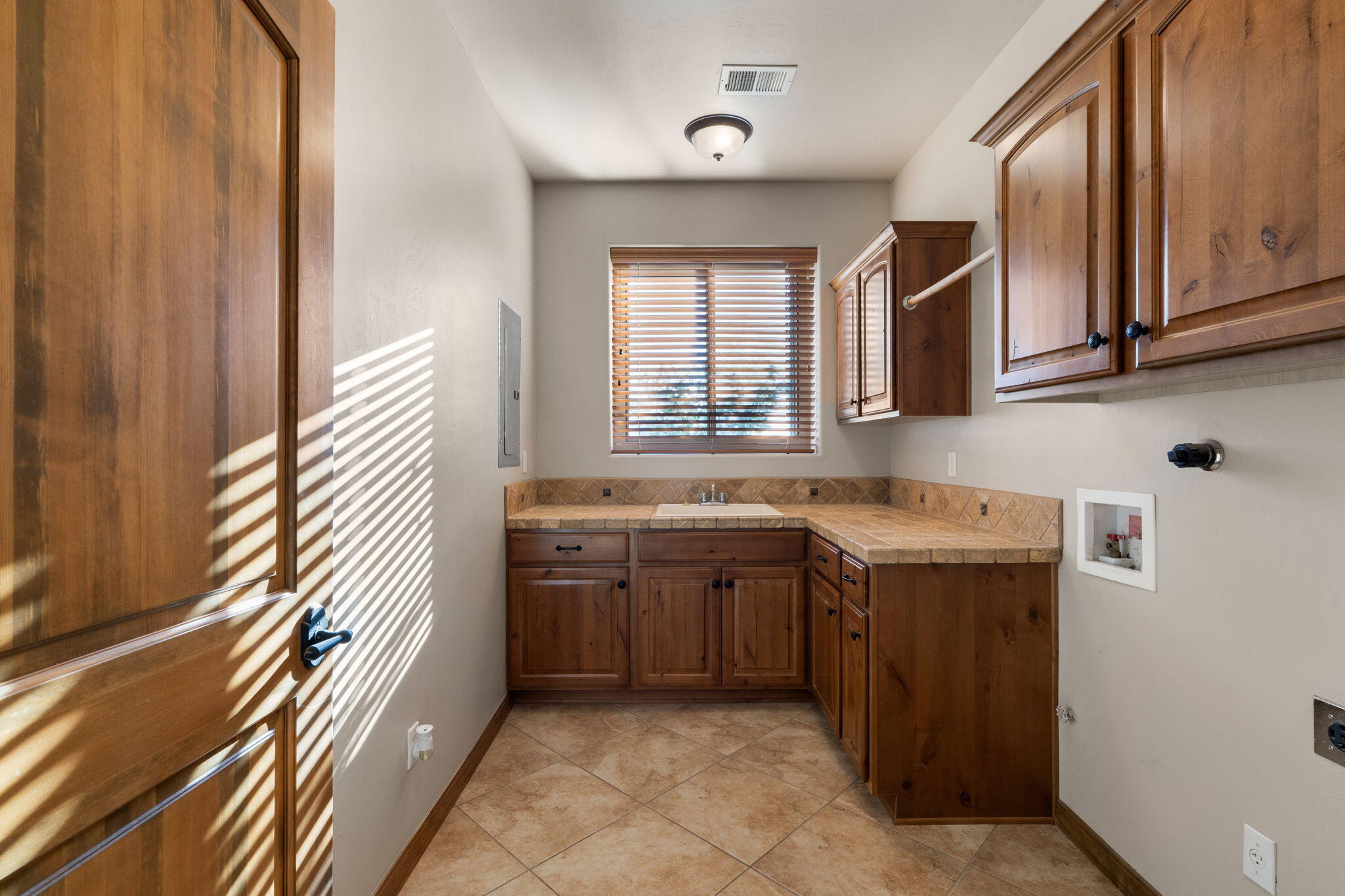 400 ALBOR Circle NE
