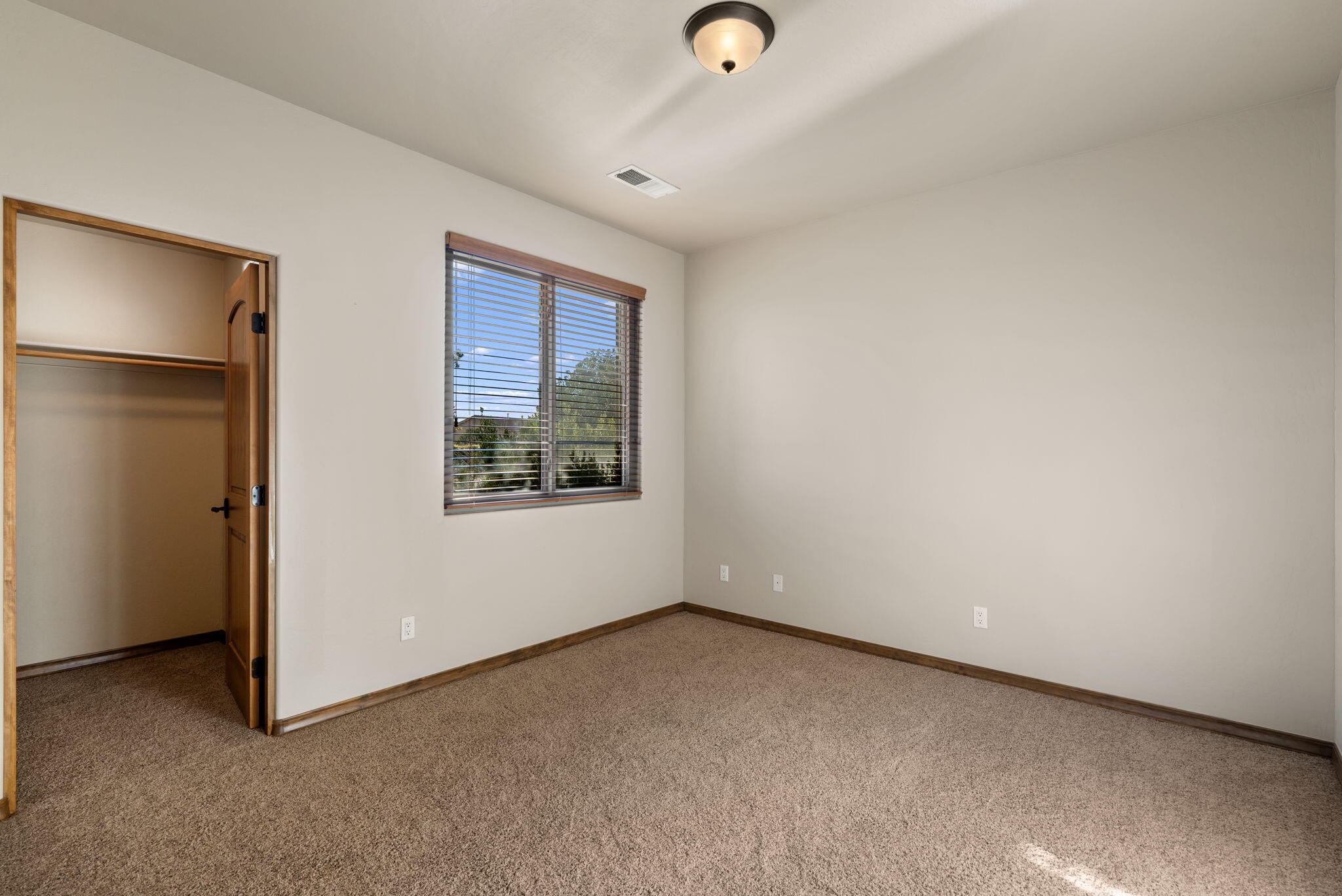 400 ALBOR Circle NE