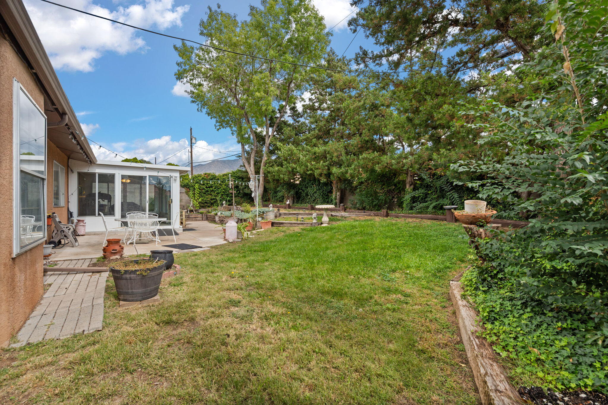 1304 HIAWATHA Drive NE