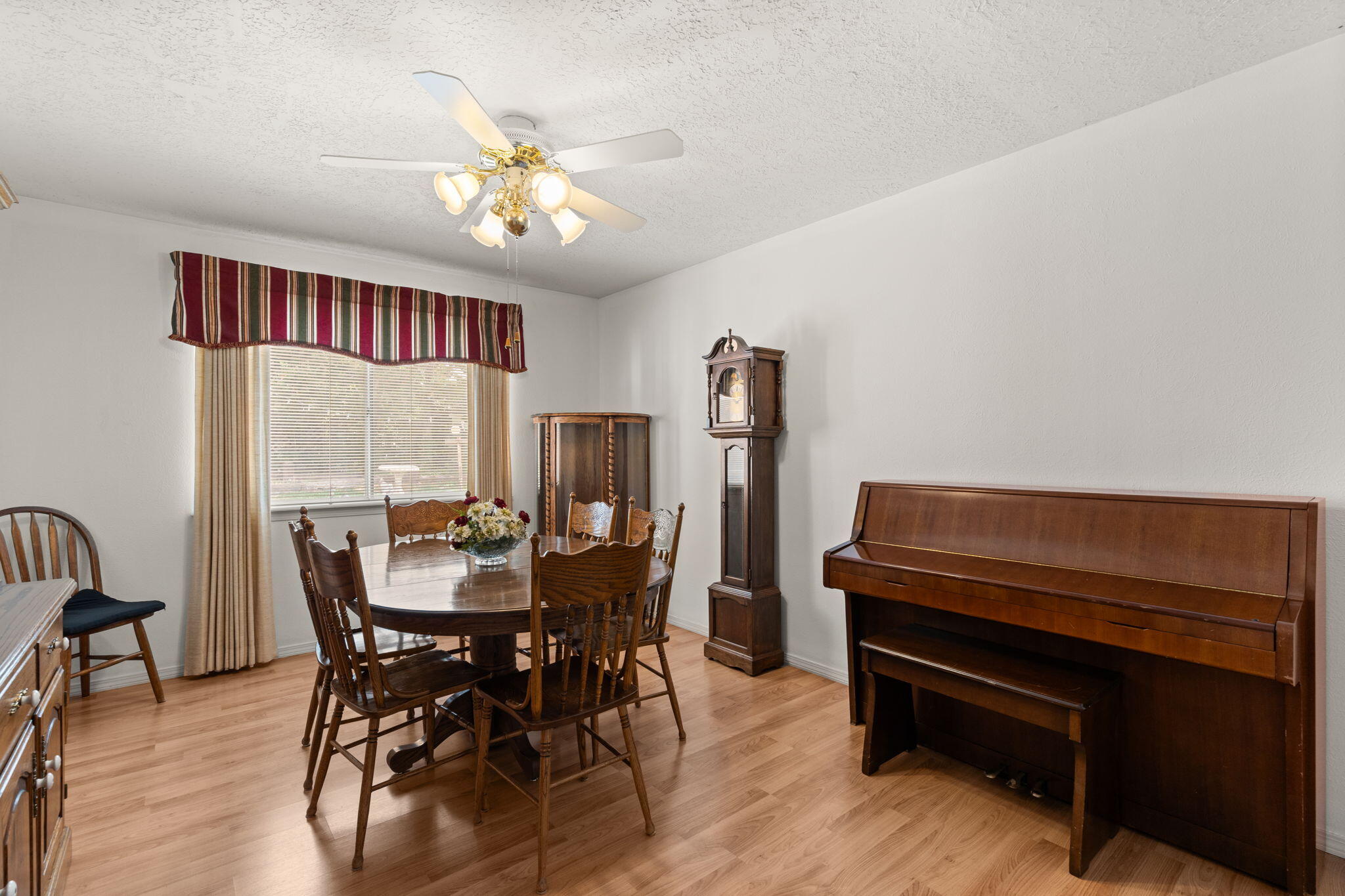 1304 HIAWATHA Drive NE