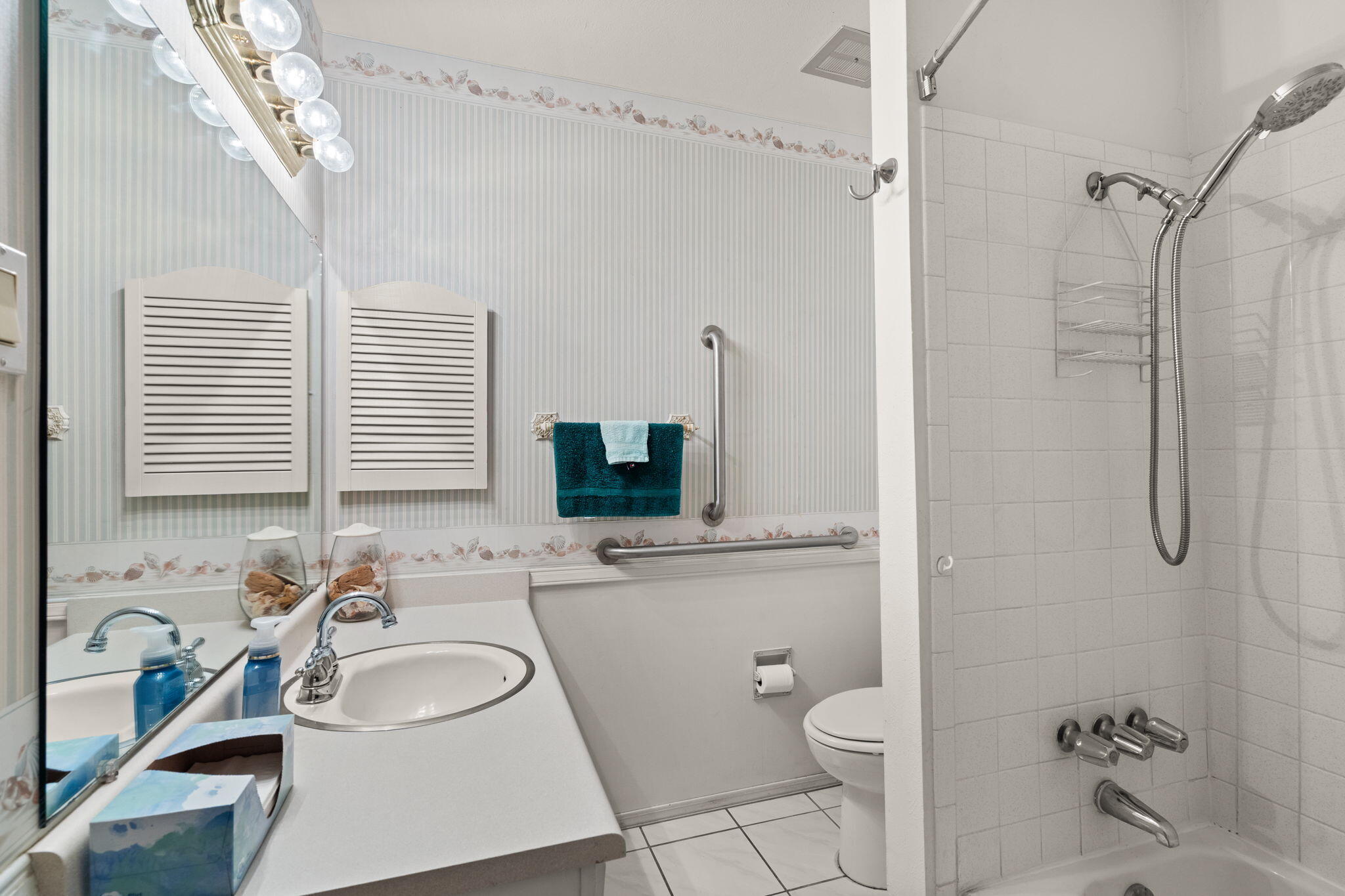 1304 HIAWATHA Drive NE