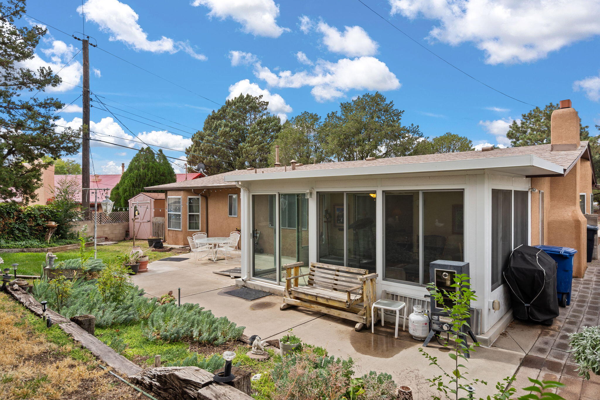 1304 HIAWATHA Drive NE