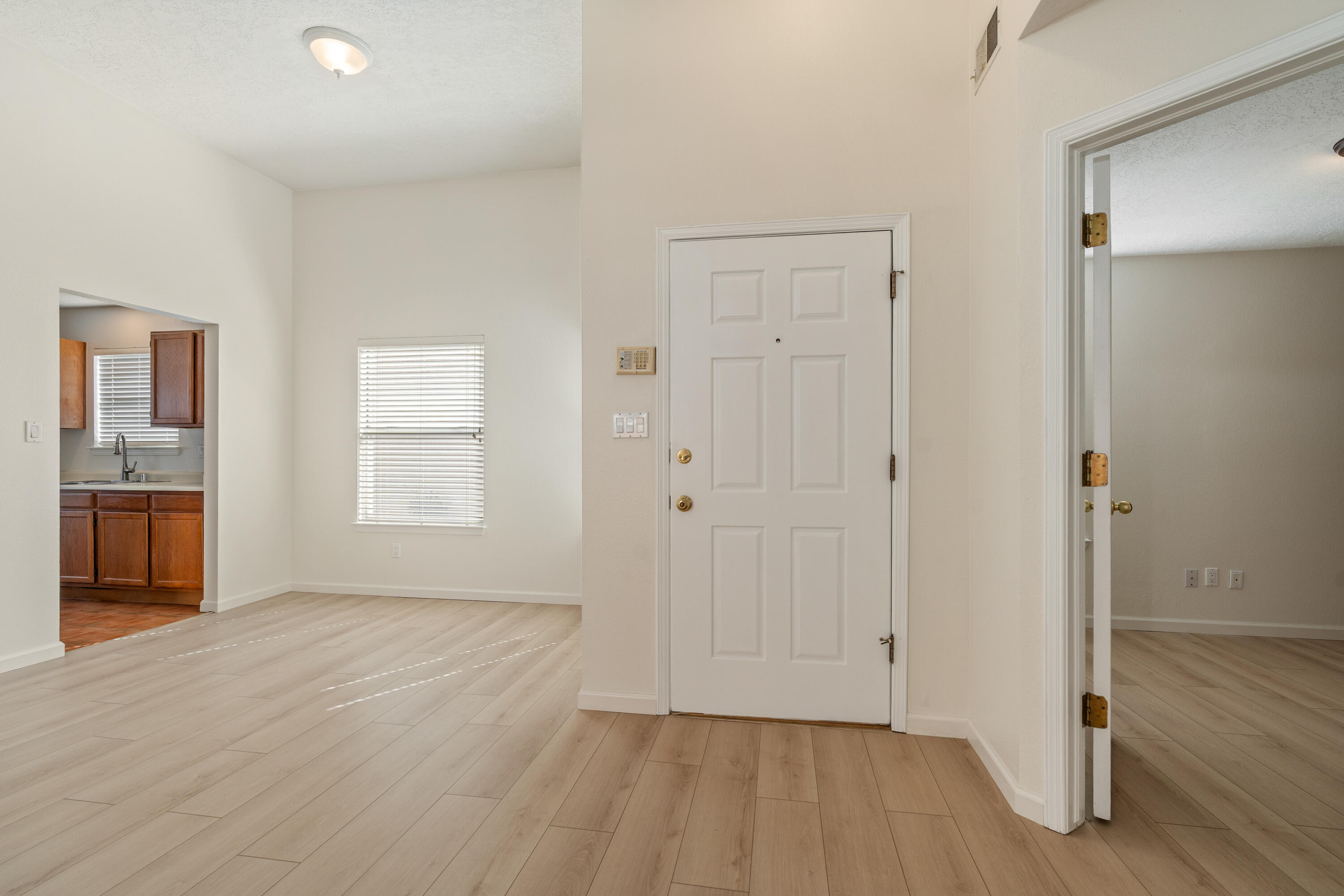 6921 El Cajon Court NW