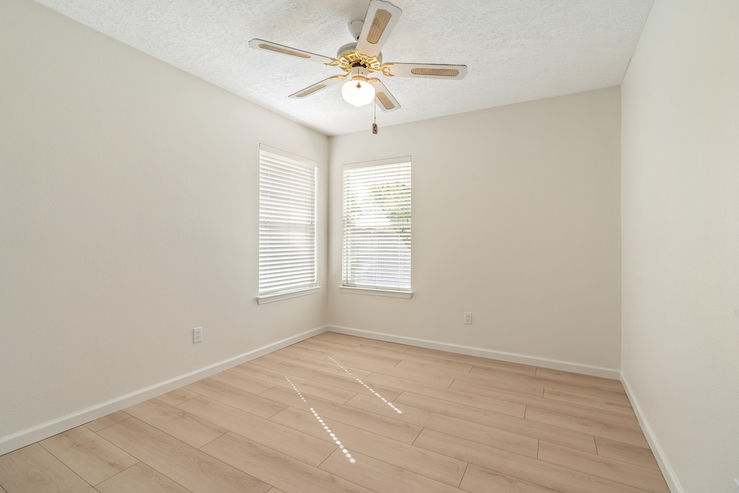 6921 El Cajon Court NW