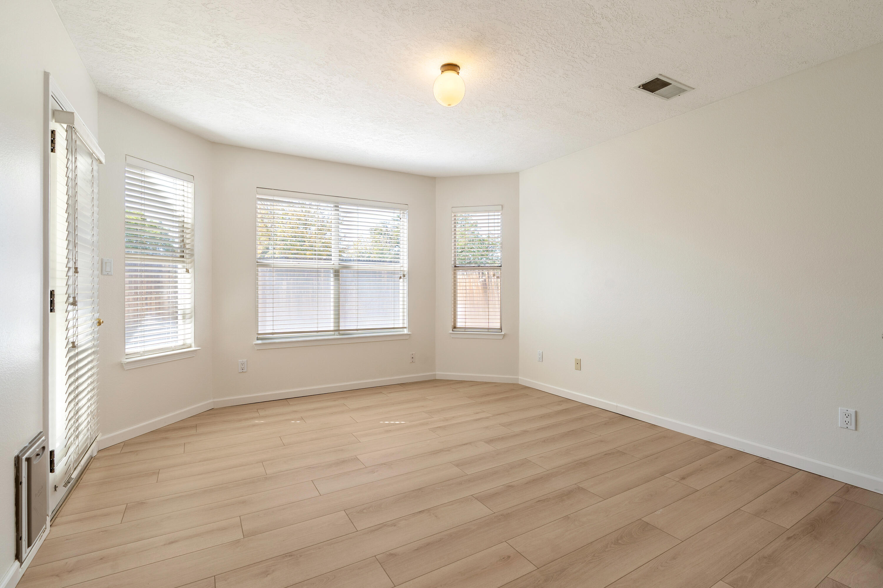 6921 El Cajon Court NW