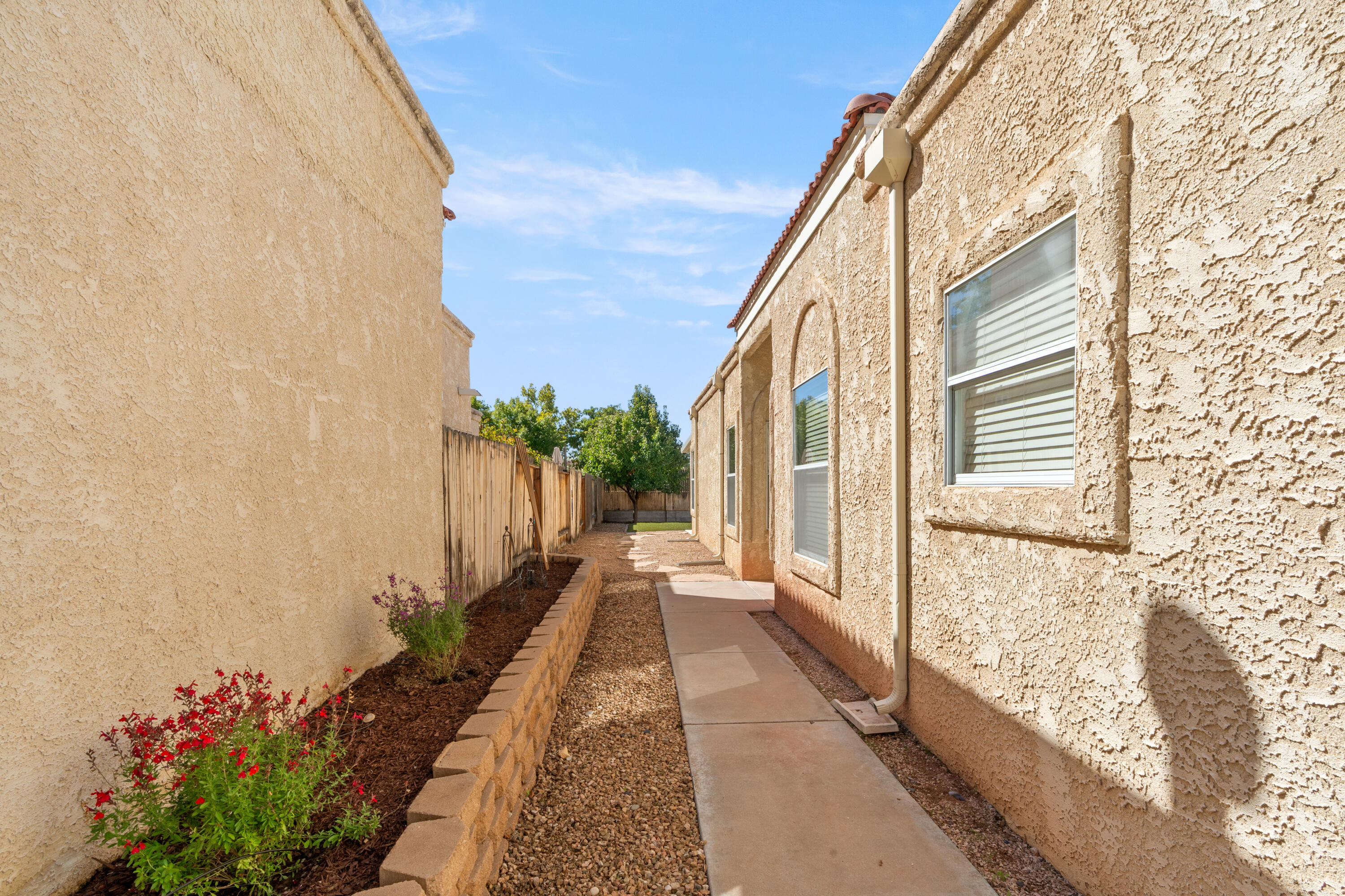 6921 El Cajon Court NW