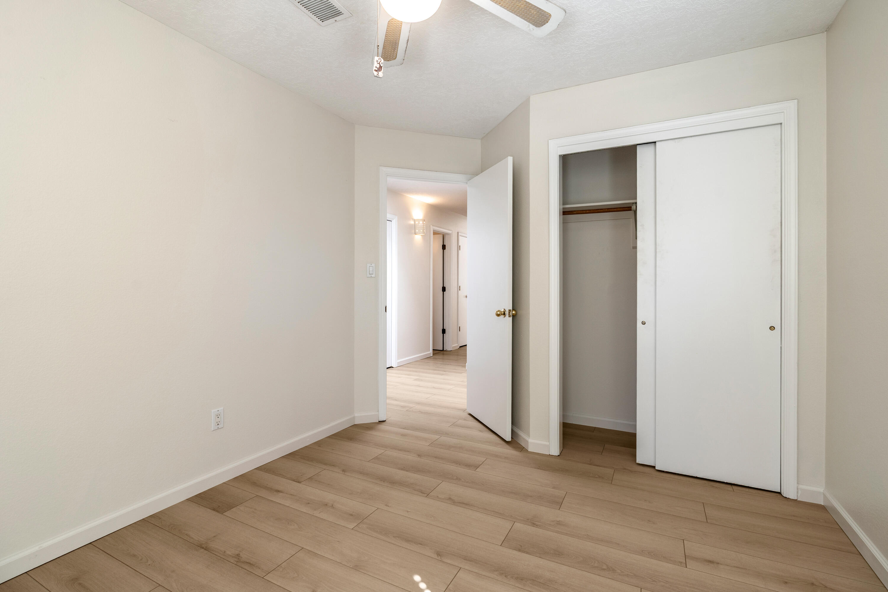 6921 El Cajon Court NW