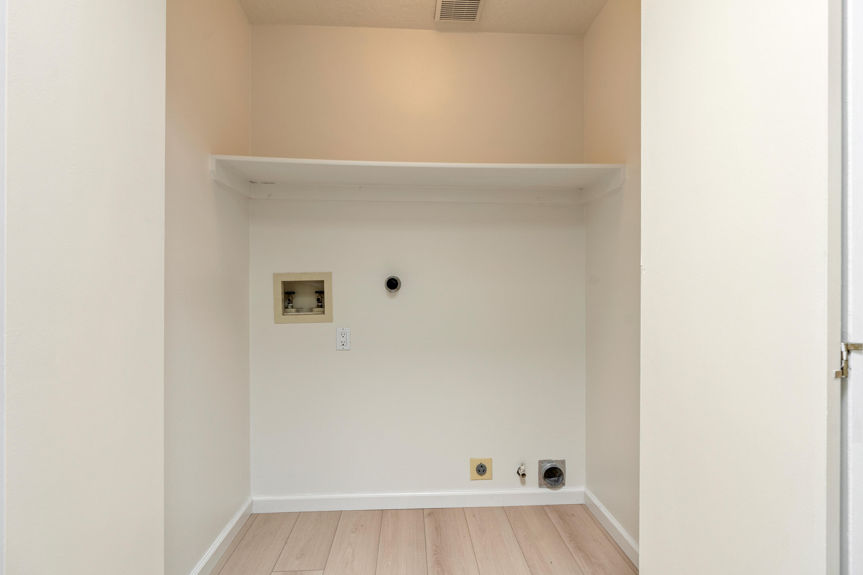 6921 El Cajon Court NW