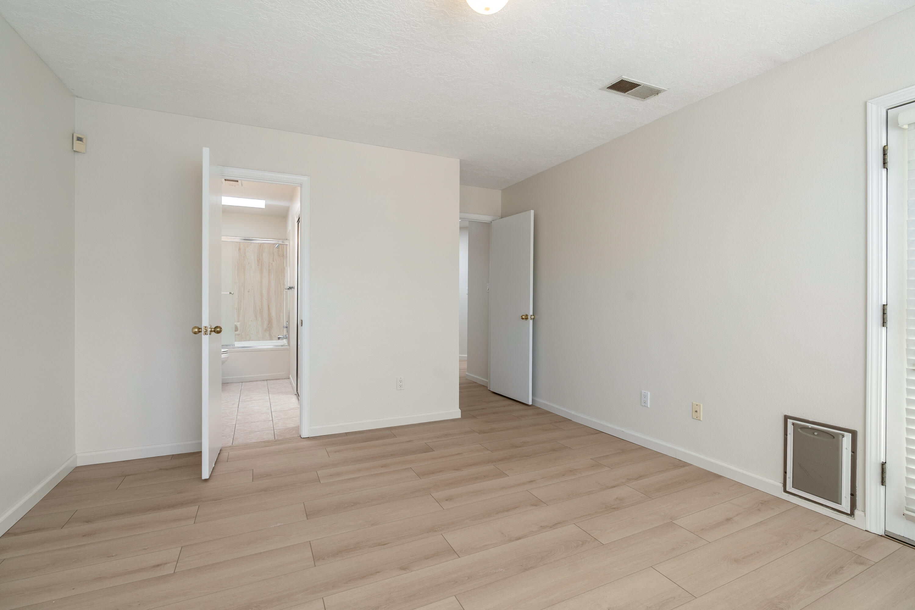 6921 El Cajon Court NW