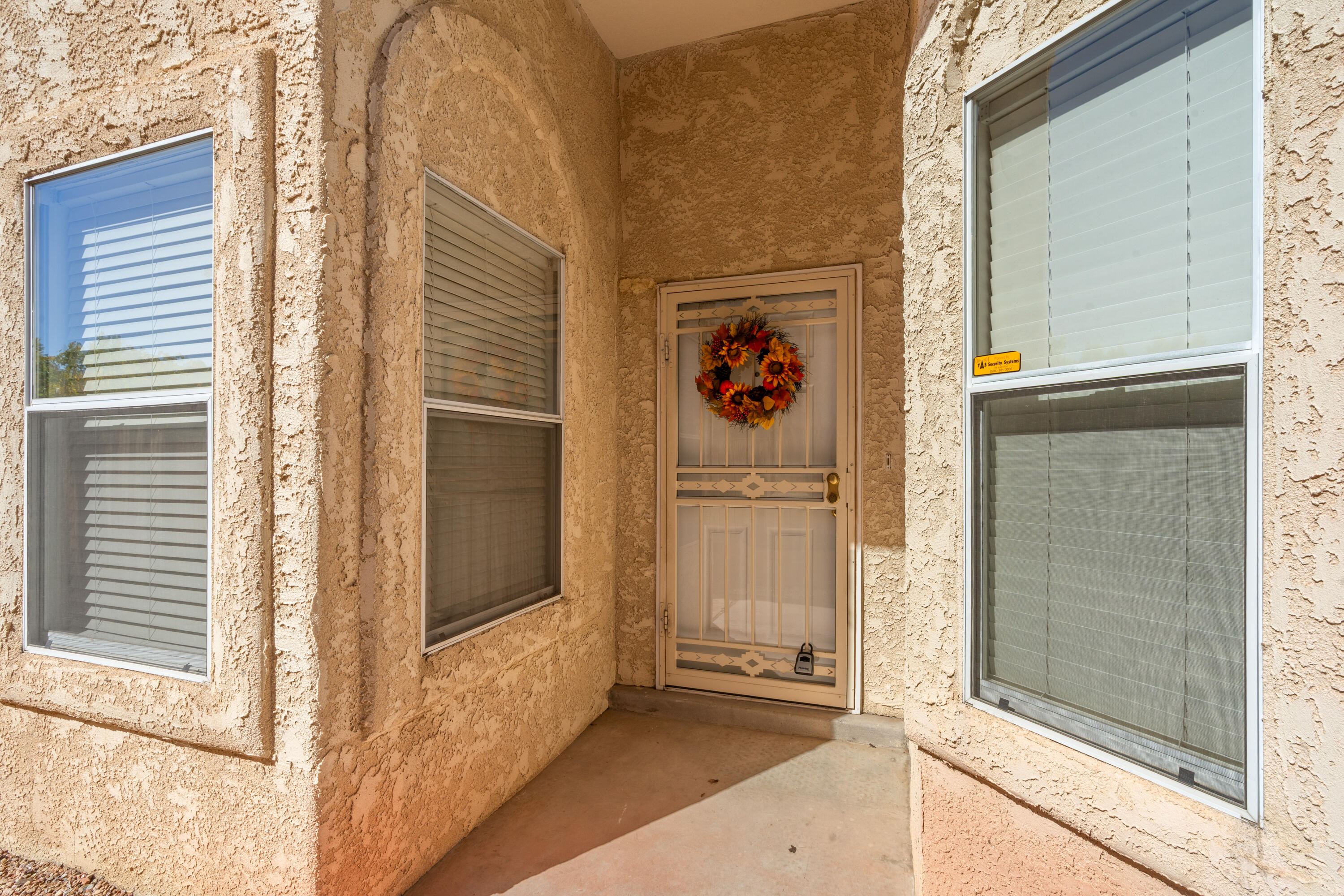 6921 El Cajon Court NW