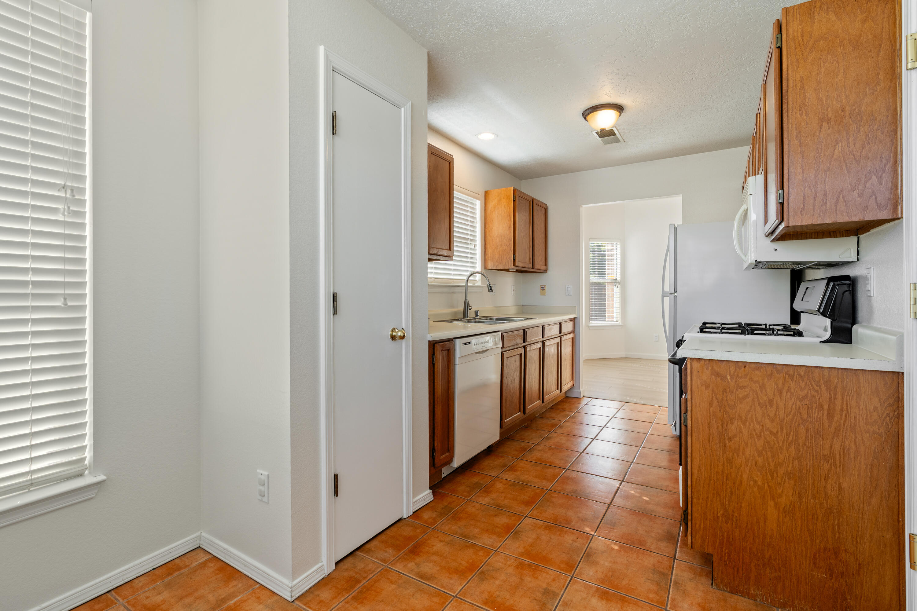 6921 El Cajon Court NW