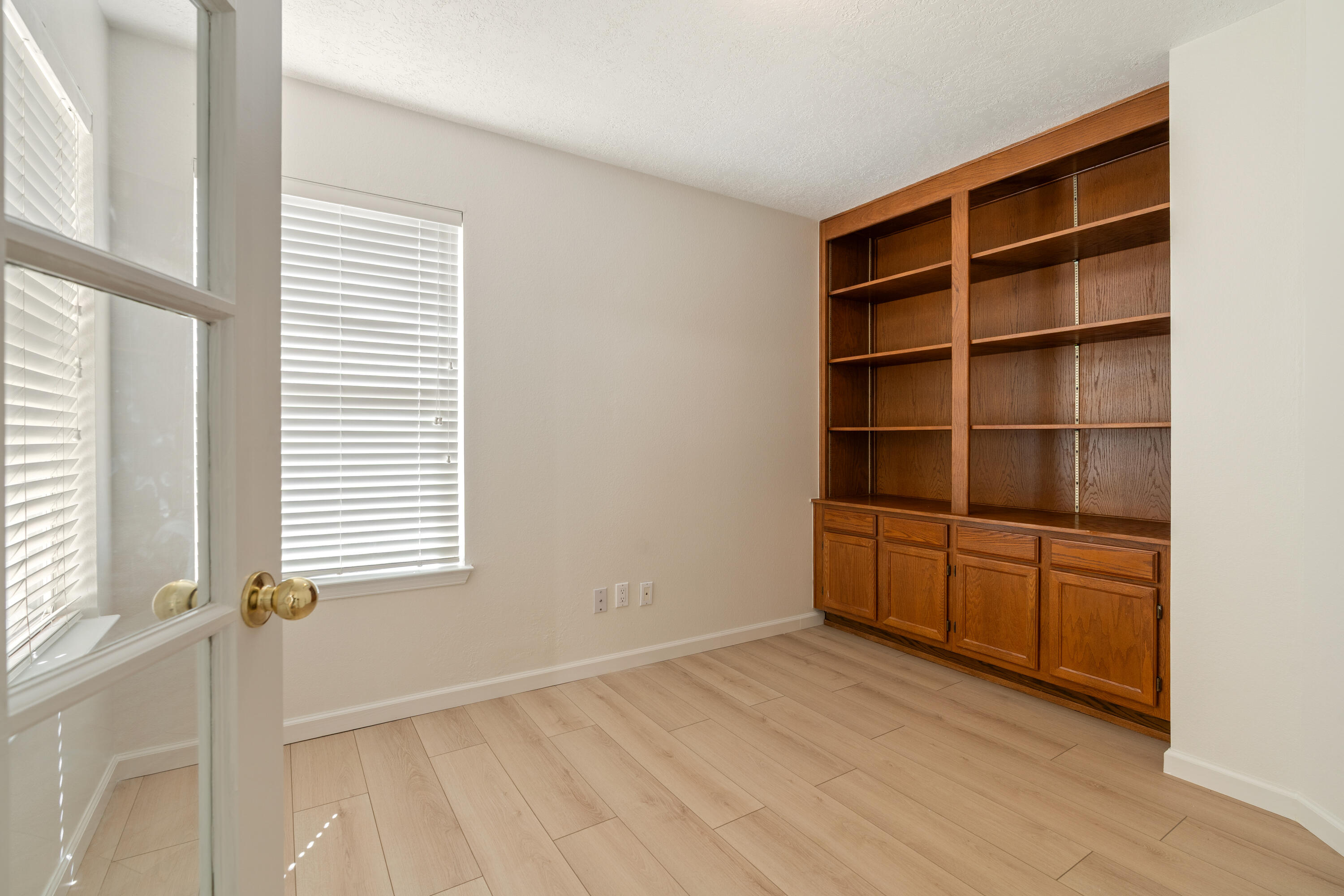 6921 El Cajon Court NW