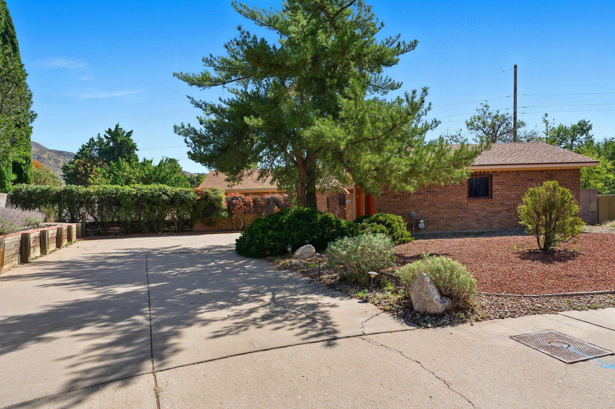 4013 Glen Canyon Court NE