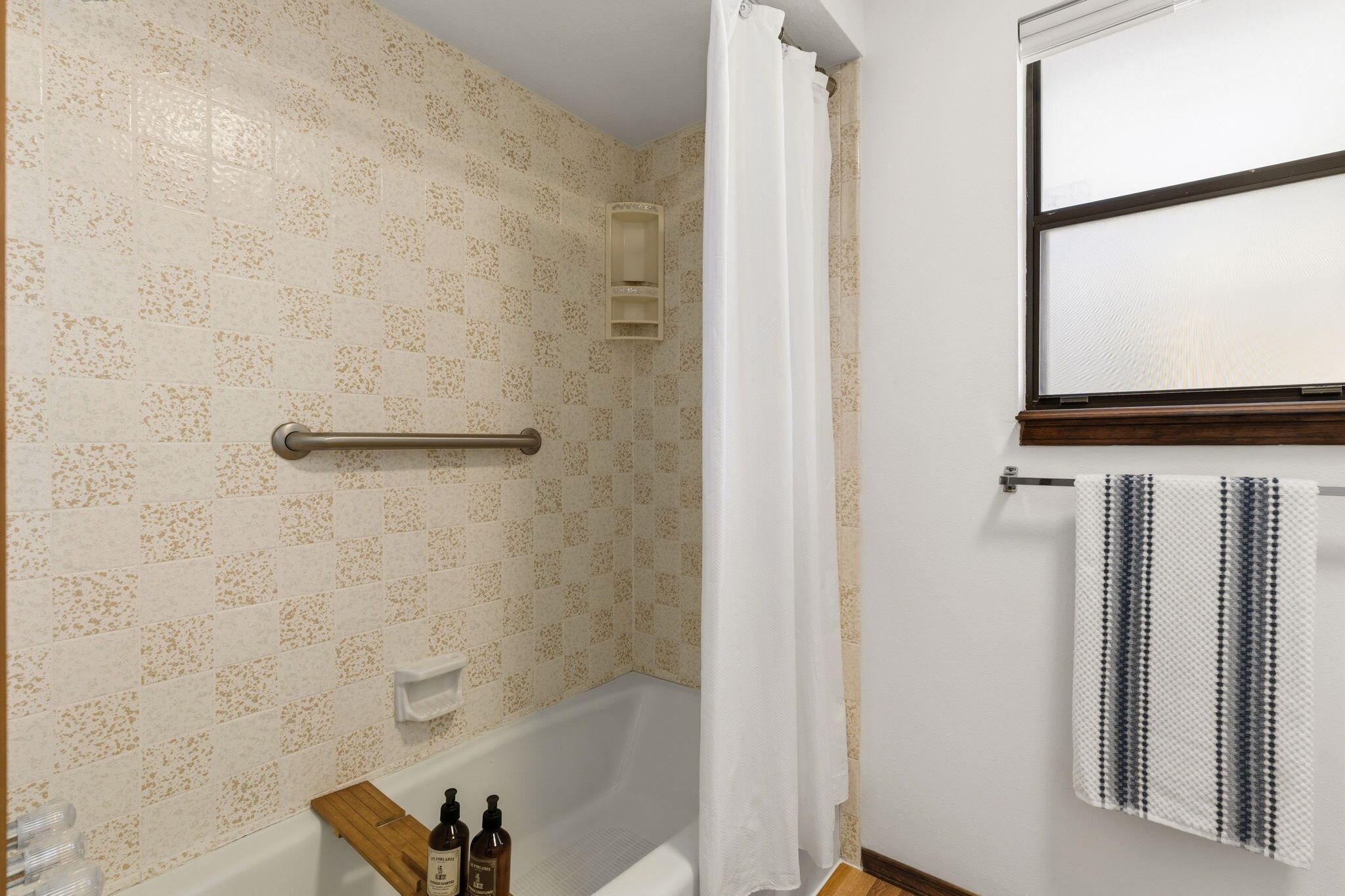 4013 Glen Canyon Court NE