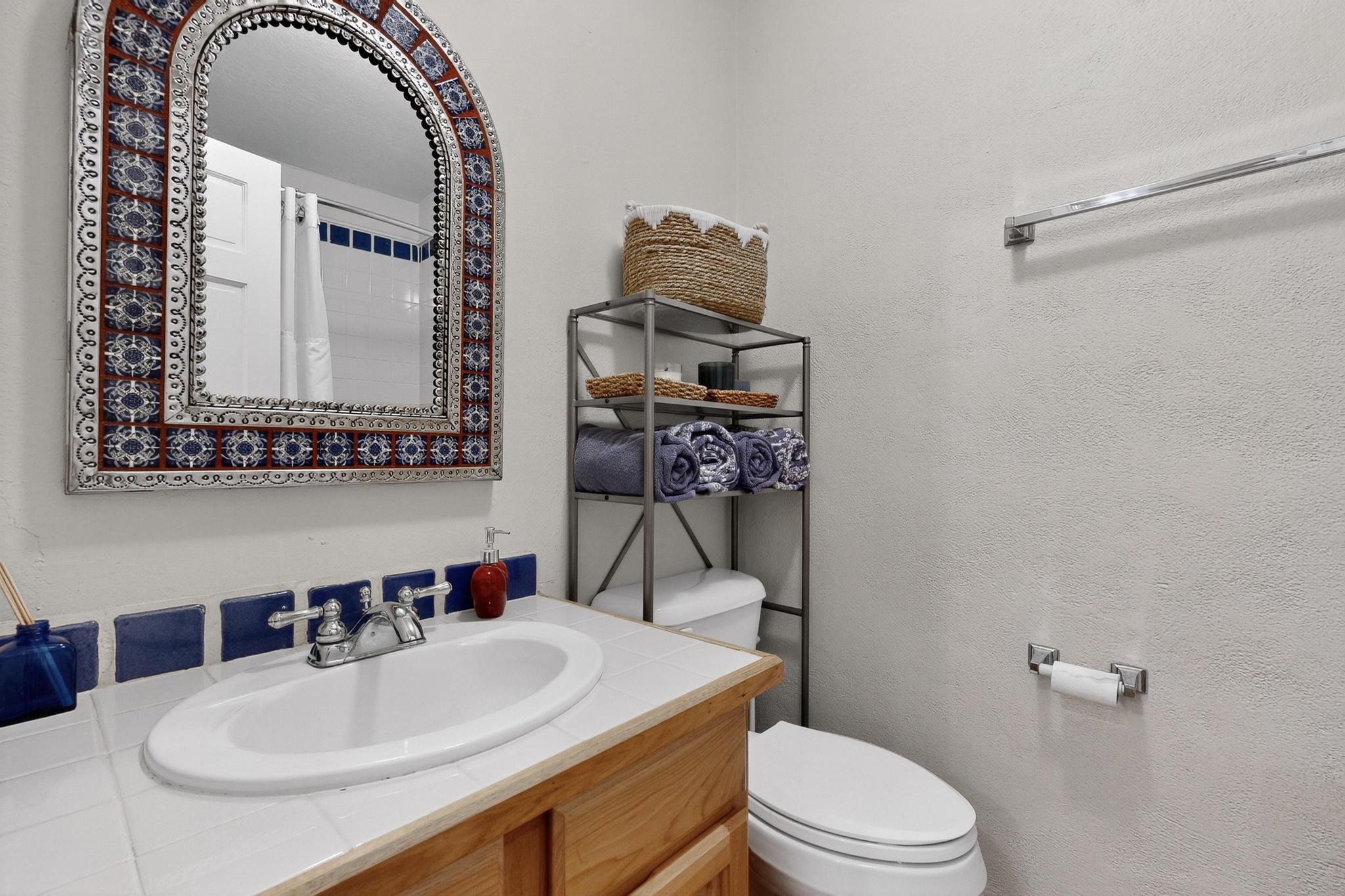 2518 THOMPSON Loop NW