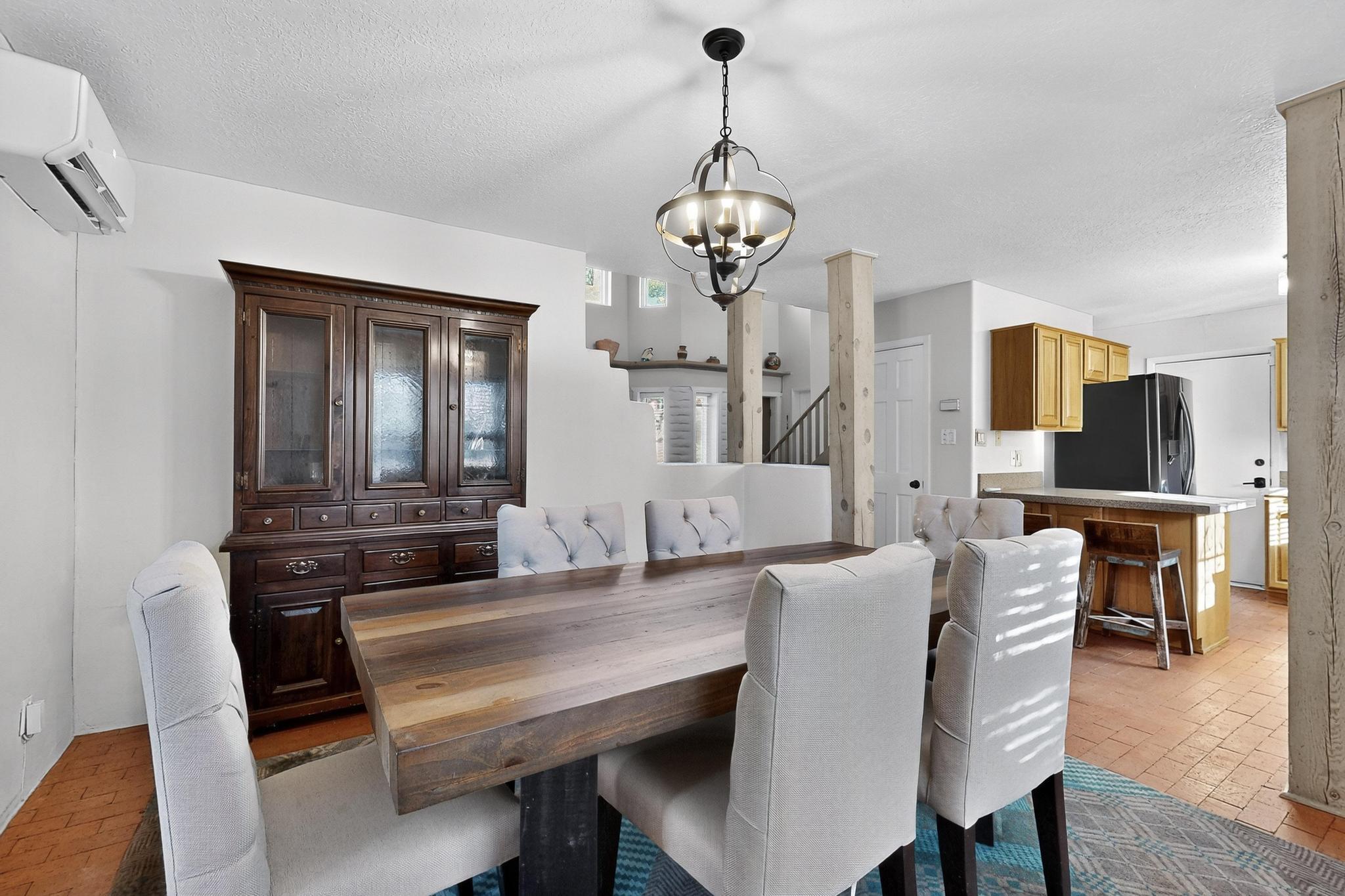 2518 THOMPSON Loop NW