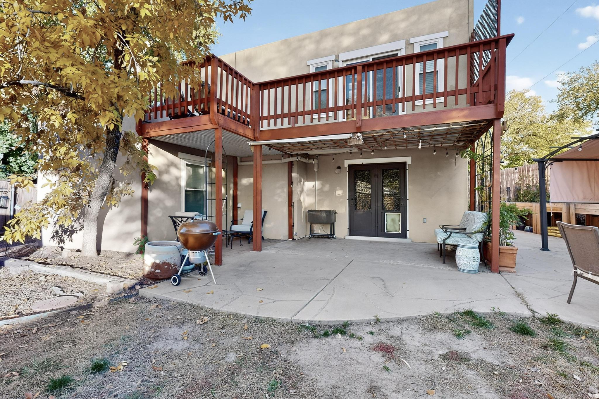 2518 THOMPSON Loop NW