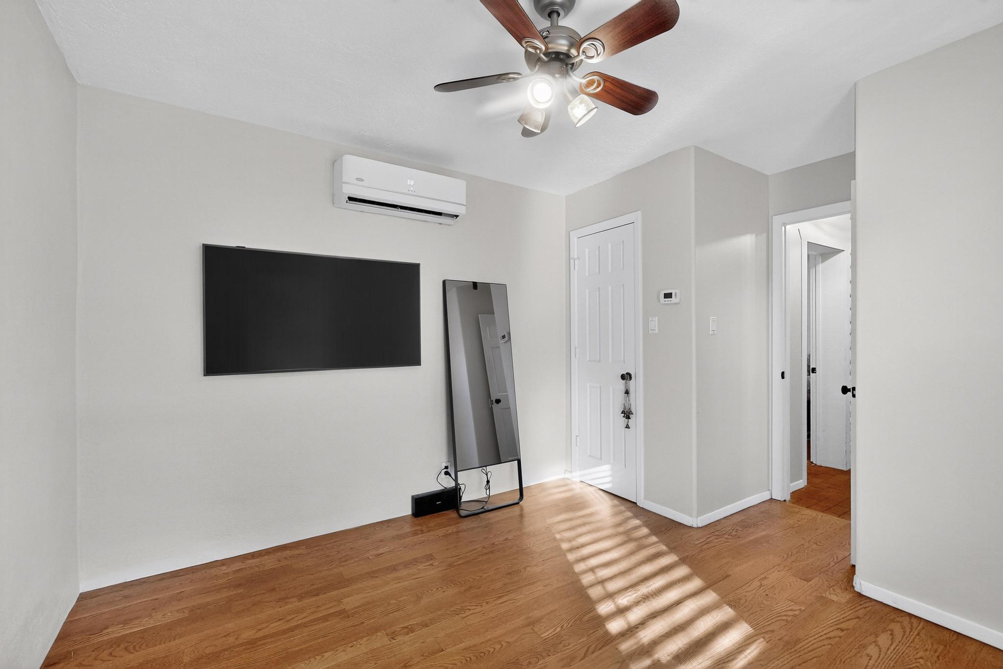 2518 THOMPSON Loop NW