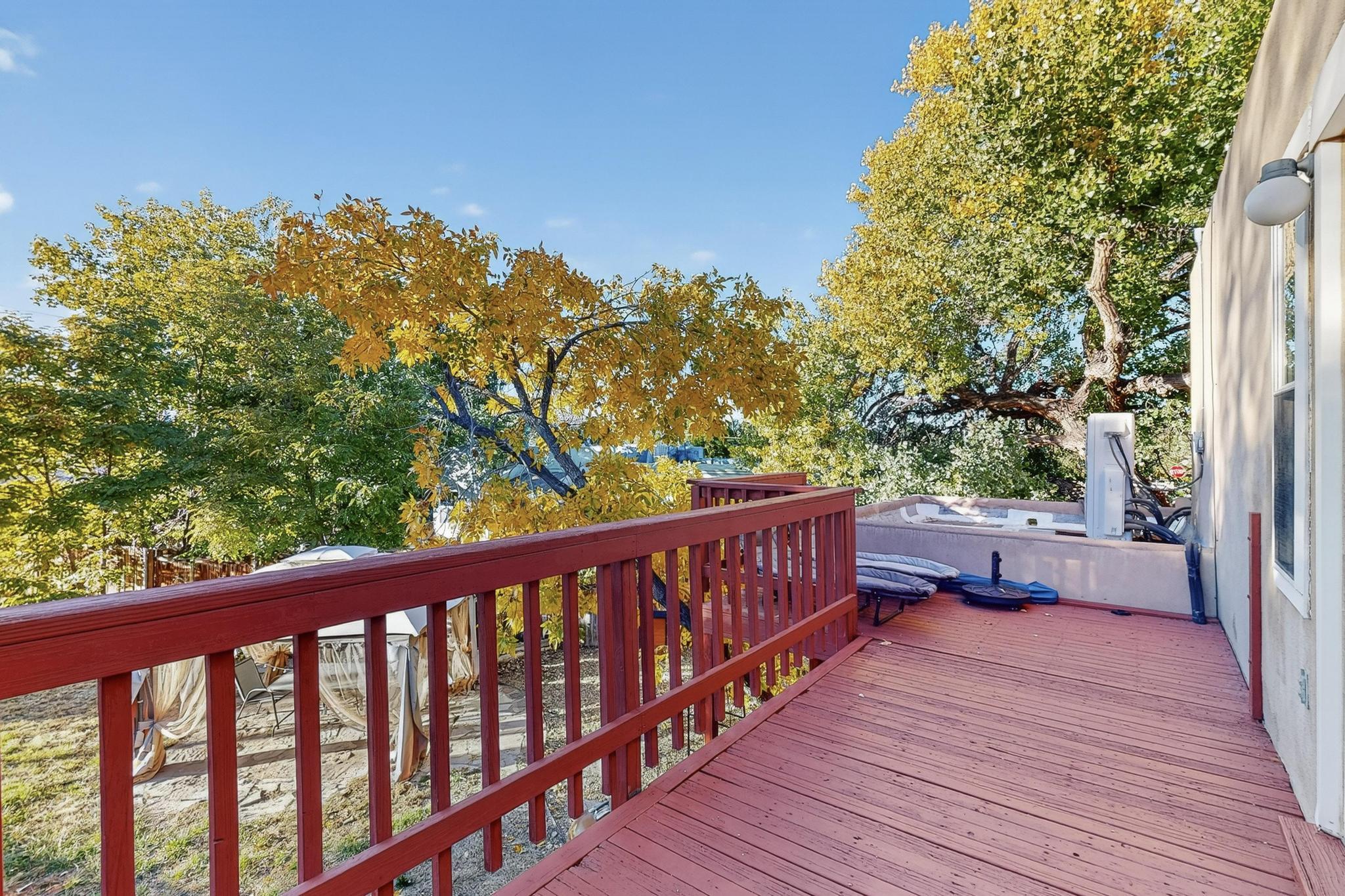 2518 THOMPSON Loop NW