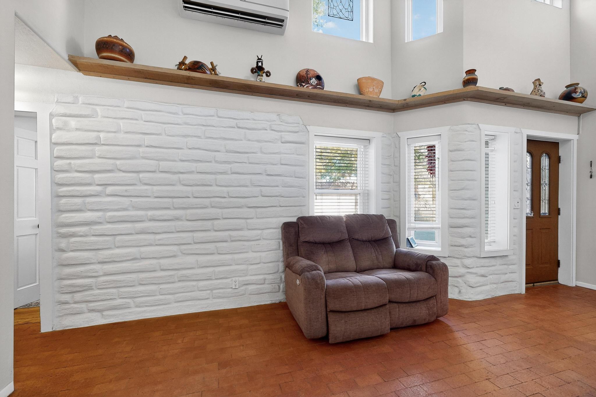 2518 THOMPSON Loop NW