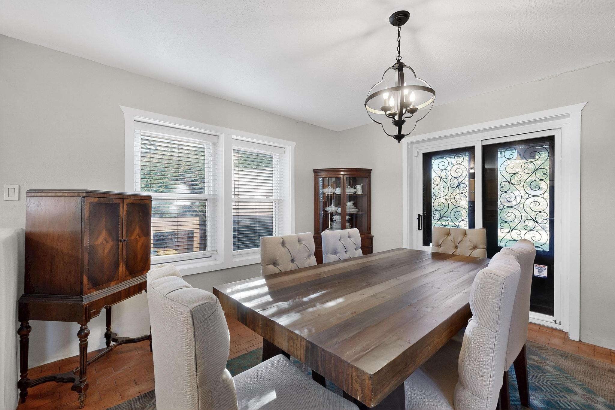 2518 THOMPSON Loop NW