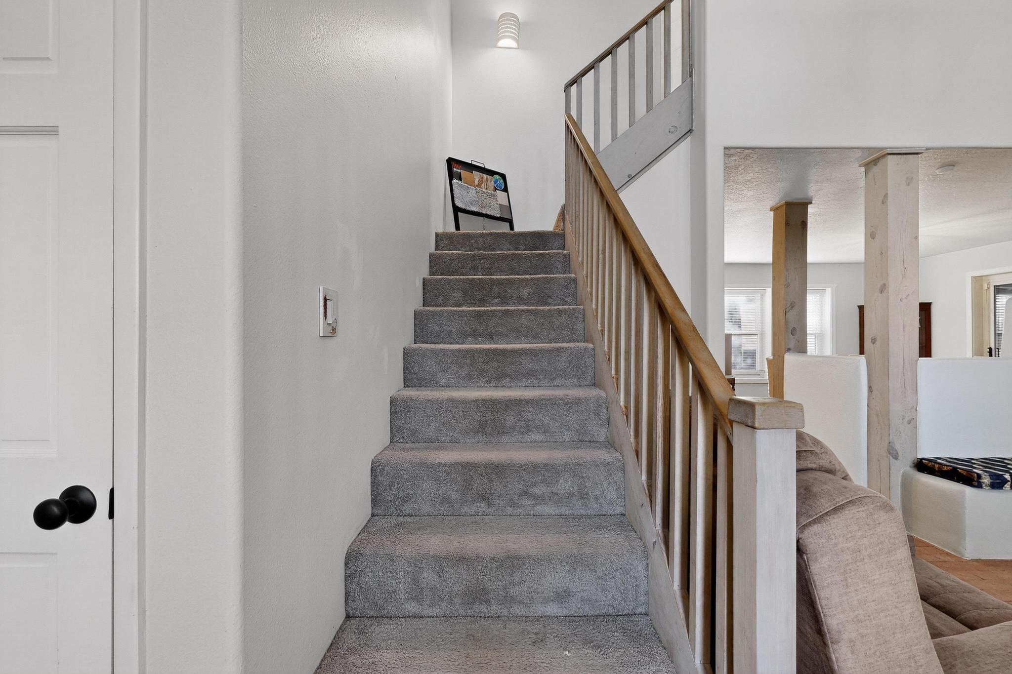 2518 THOMPSON Loop NW