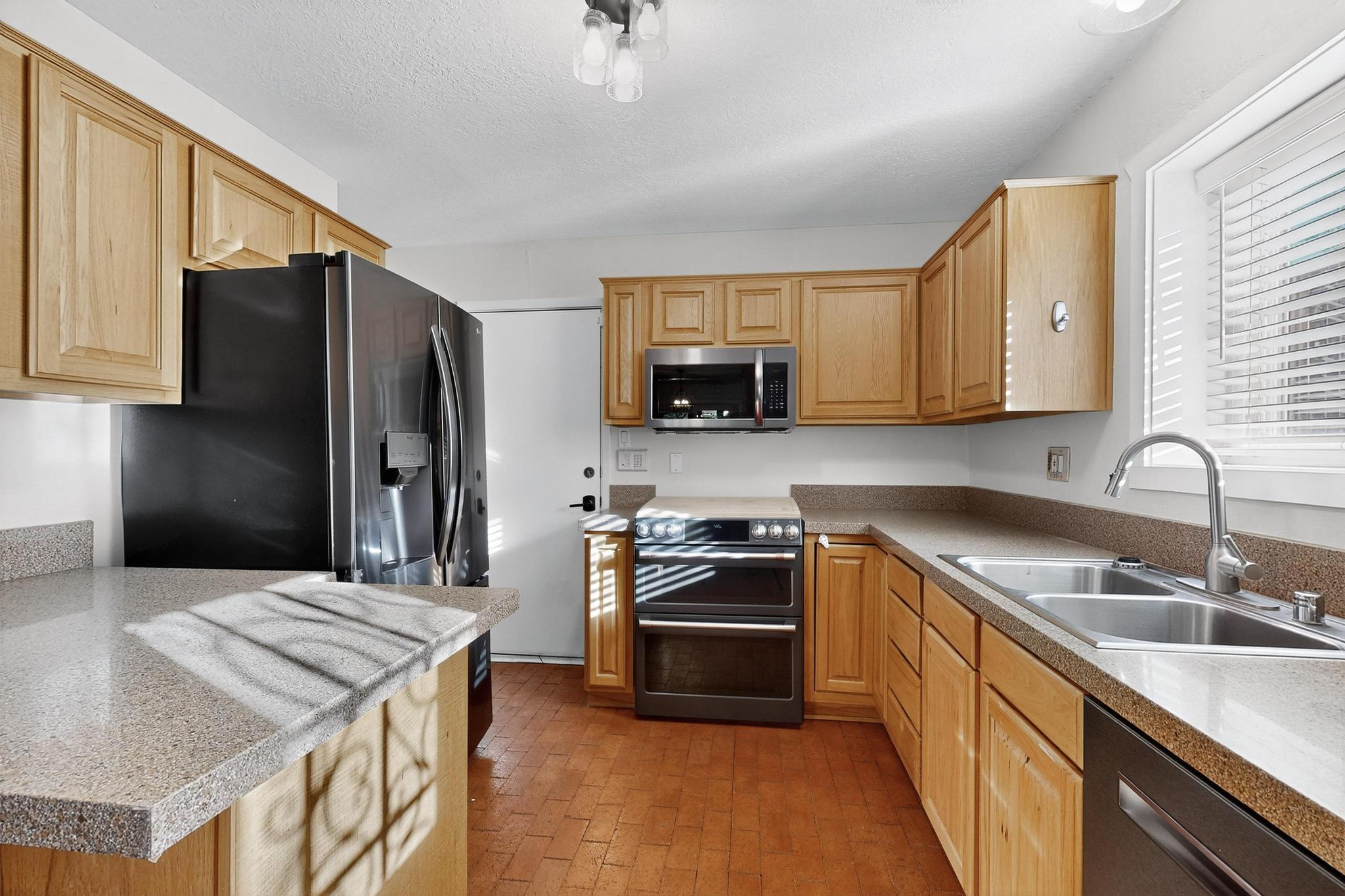 2518 THOMPSON Loop NW