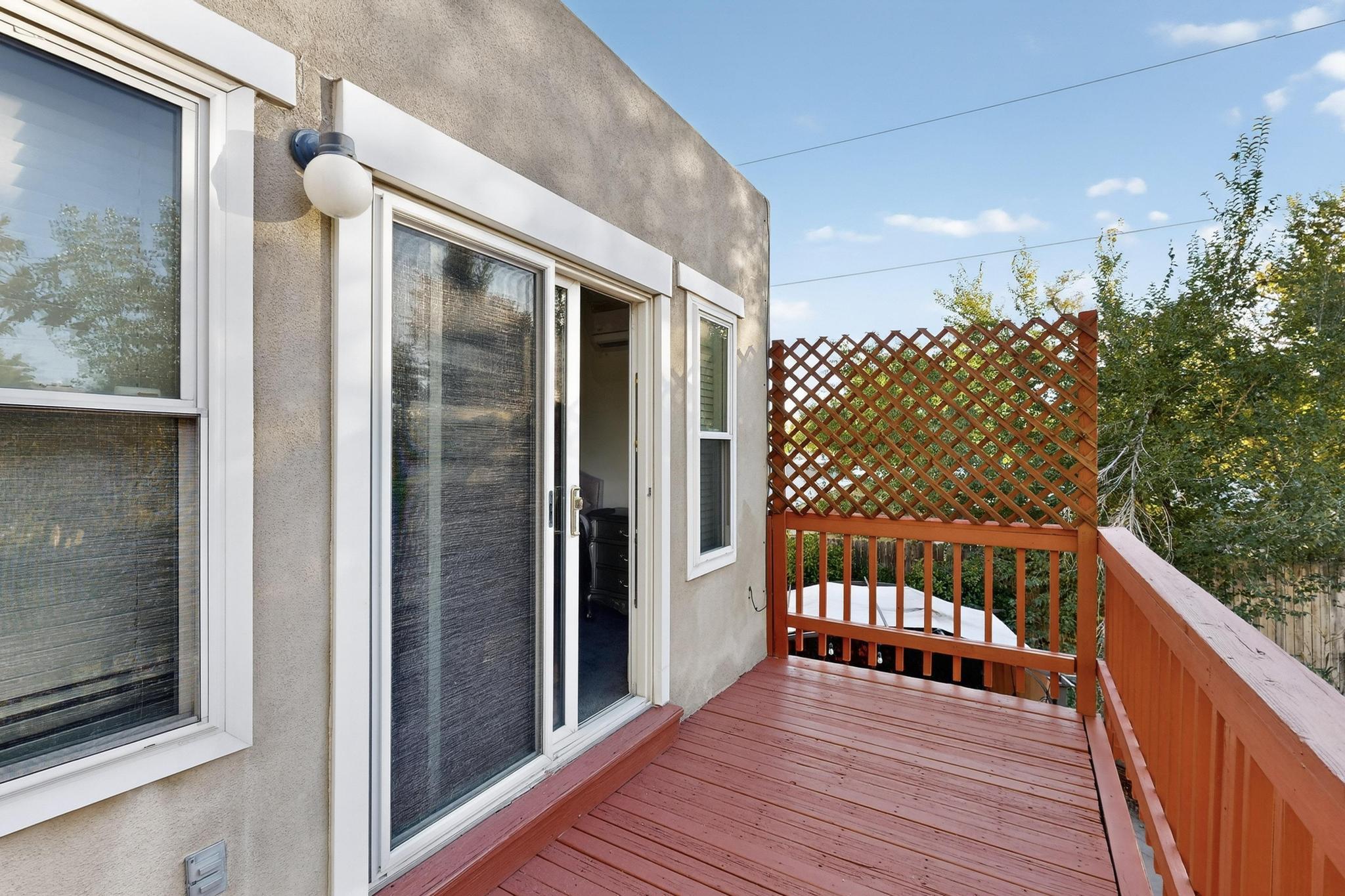 2518 THOMPSON Loop NW