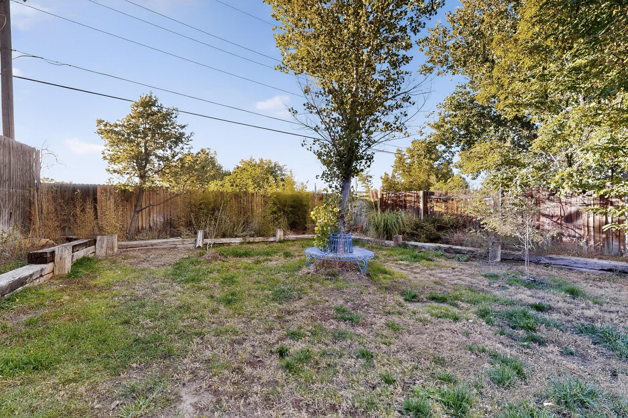 2518 THOMPSON Loop NW