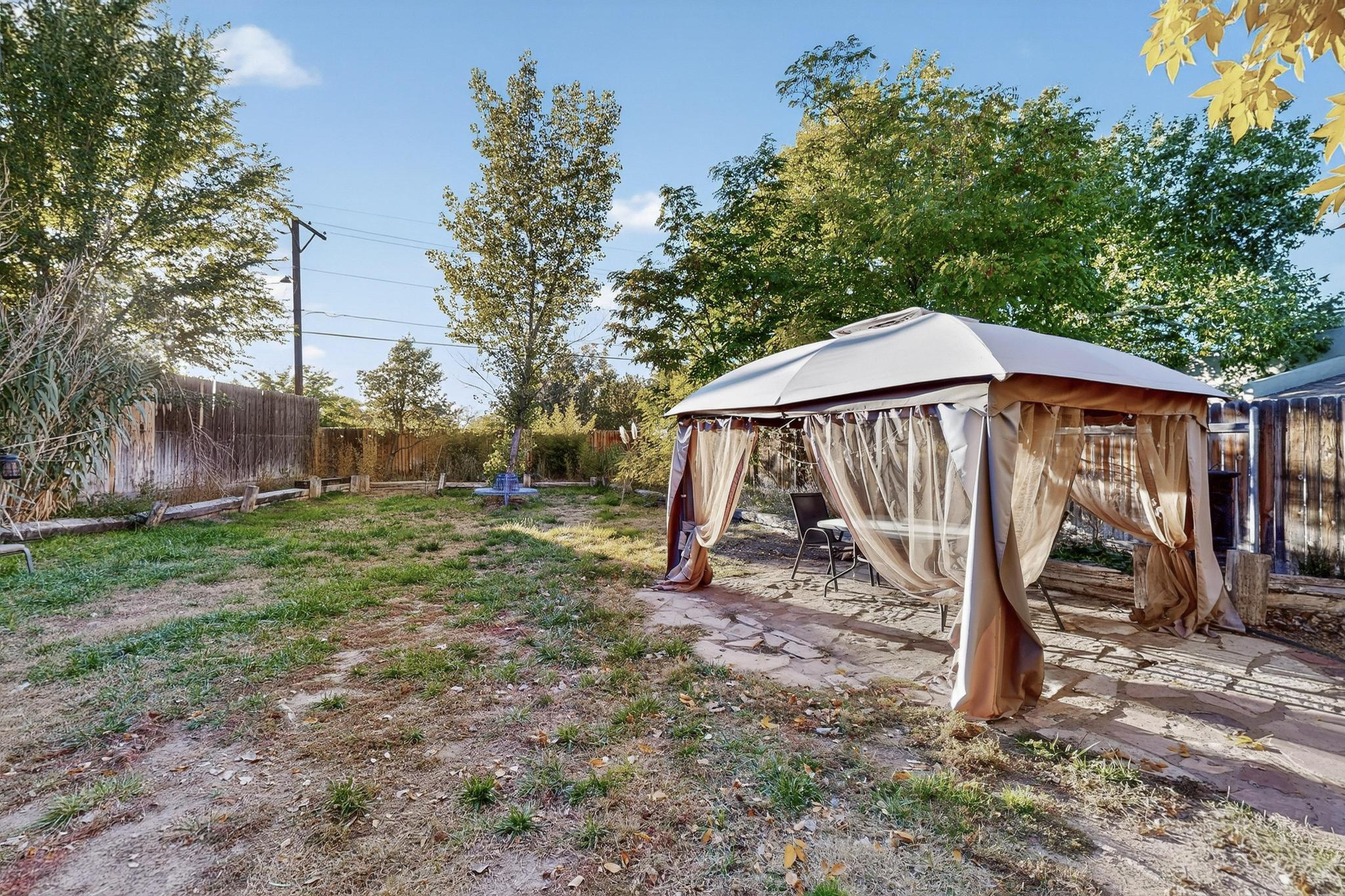 2518 THOMPSON Loop NW