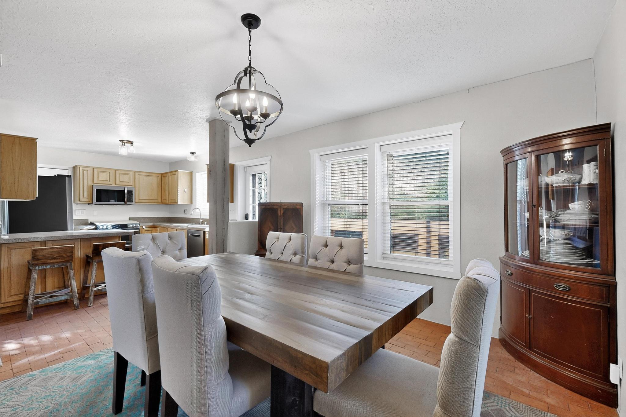 2518 THOMPSON Loop NW