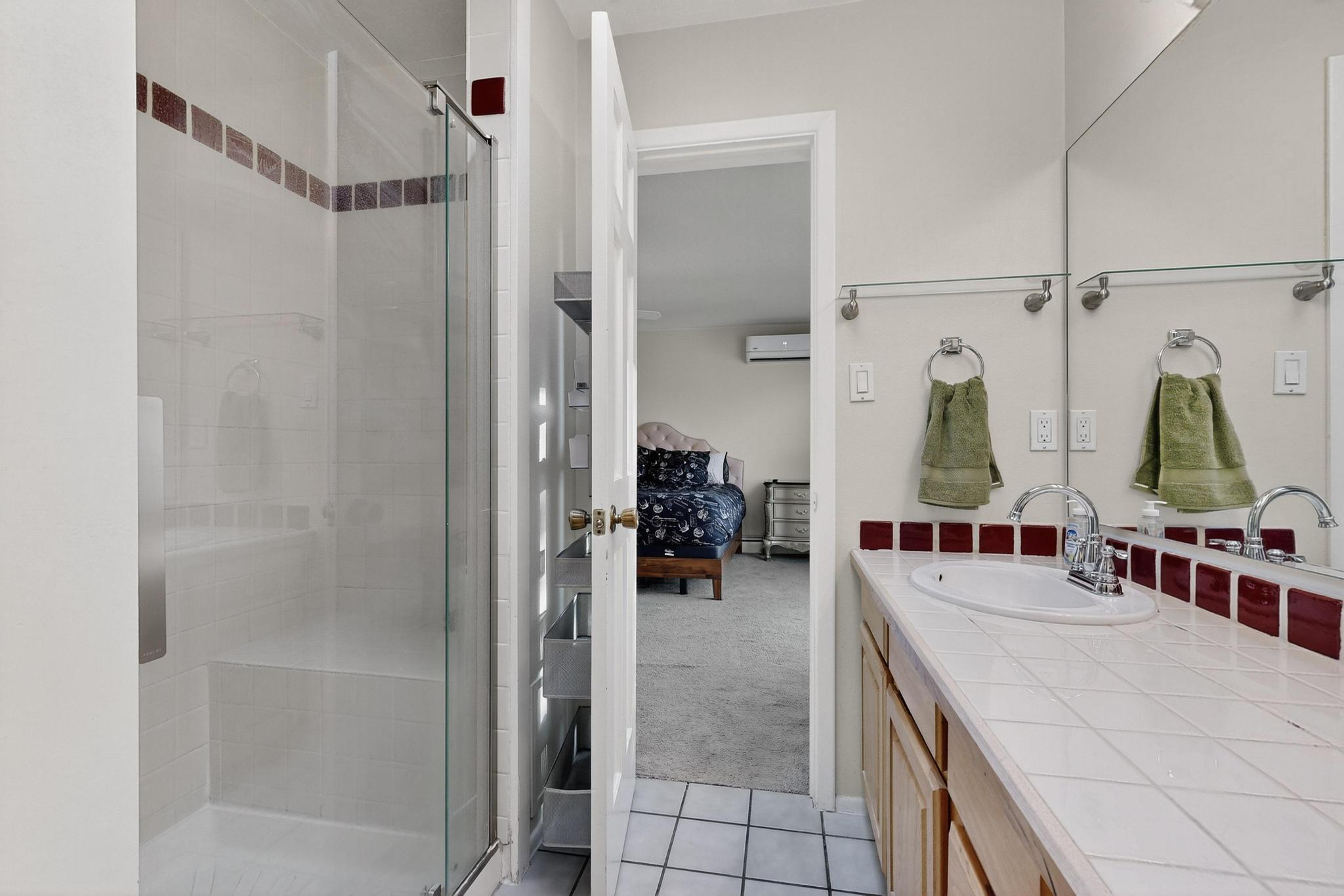 2518 THOMPSON Loop NW