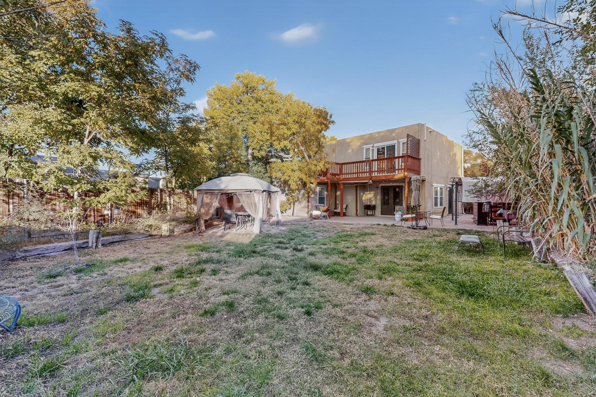 2518 THOMPSON Loop NW