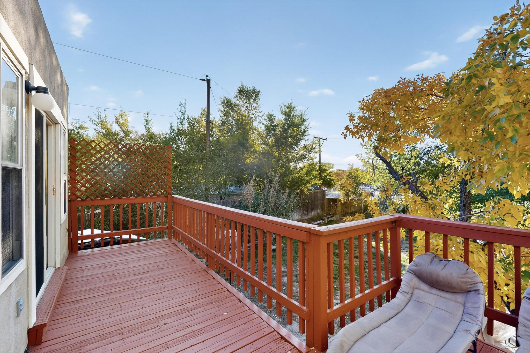 2518 THOMPSON Loop NW